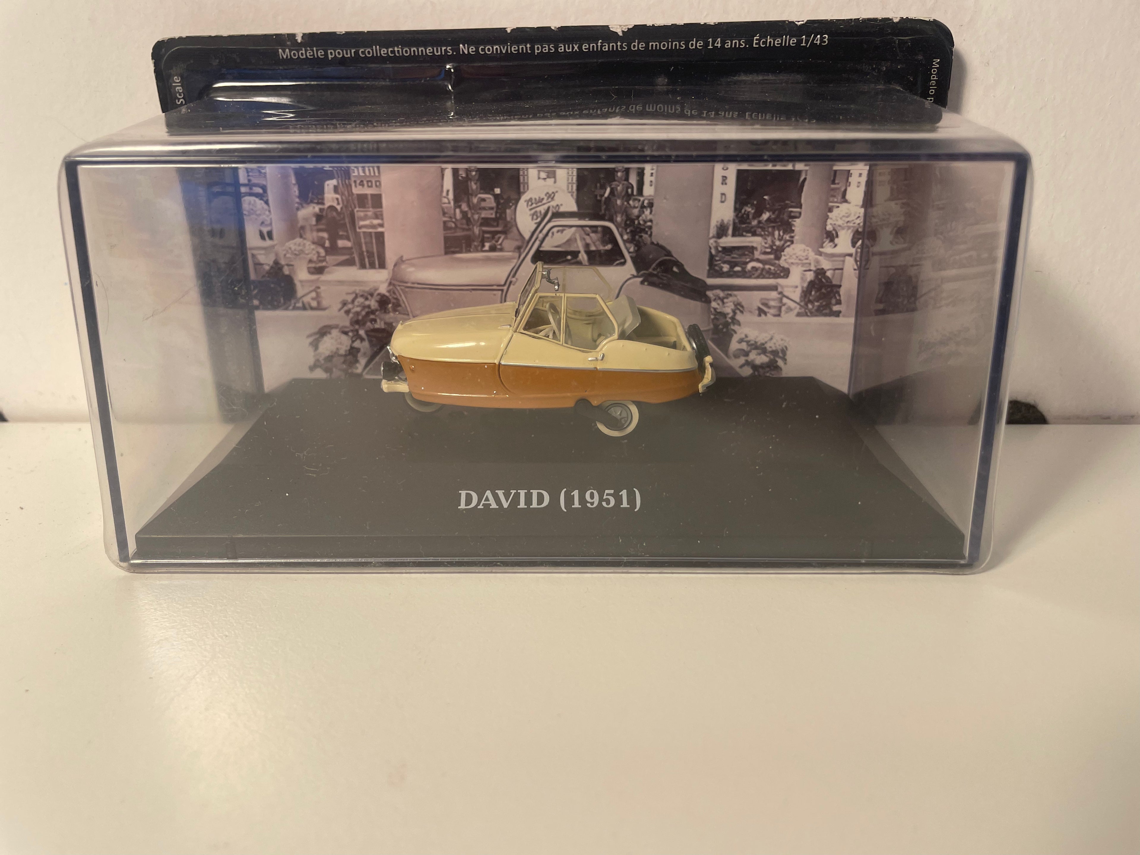 Micro Antique Car DAVID Beige and Brown from 1951 - Spanish Car