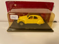 Citroën 2 CV amarillo con capota marrón de 1961