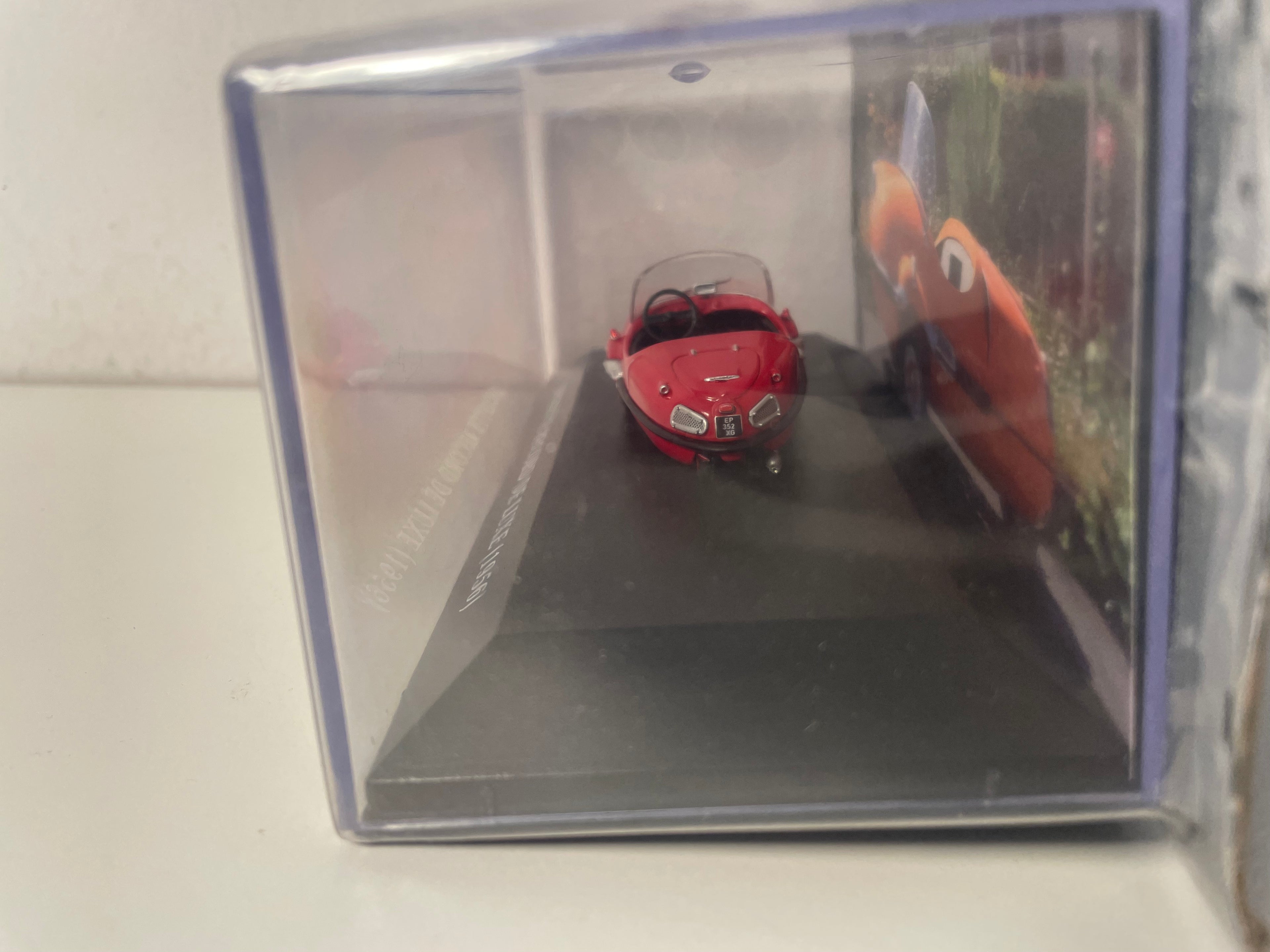 Micro voiture d'antan Avolette record de luxe rouge de 1956 - voiture française