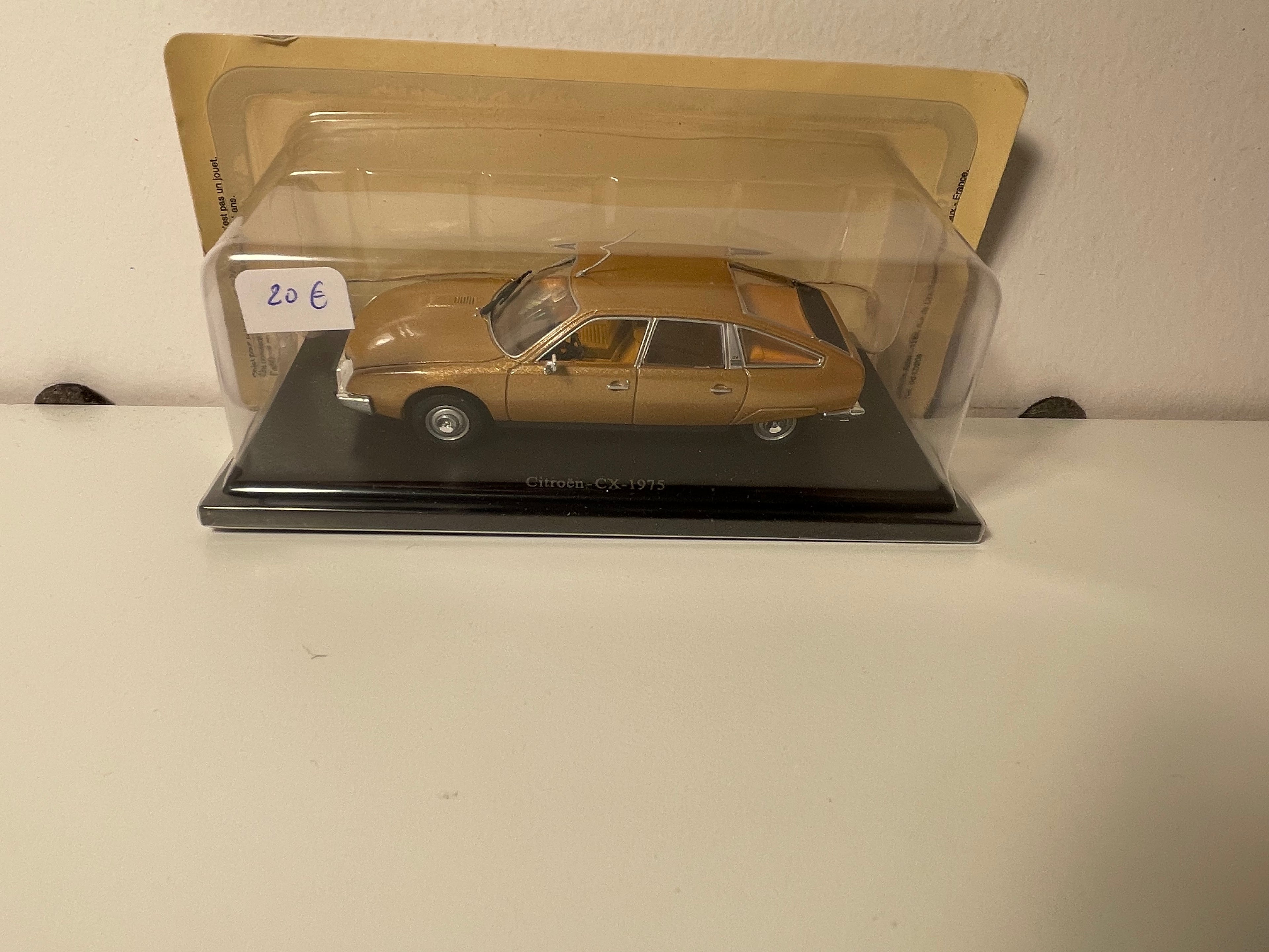 Brown Citroën CX from 1975 (in blister pack)