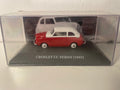 Micro voiture d'antan Crosley CC Sedan rouge et blanche de 1947 - voiture américaine