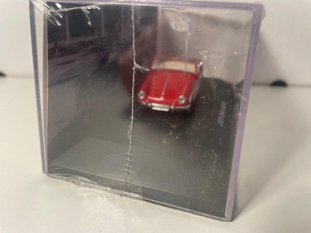 Micro voiture d'antan PTV 250 rouge et beige pâle de 1959 - voiture espagnole