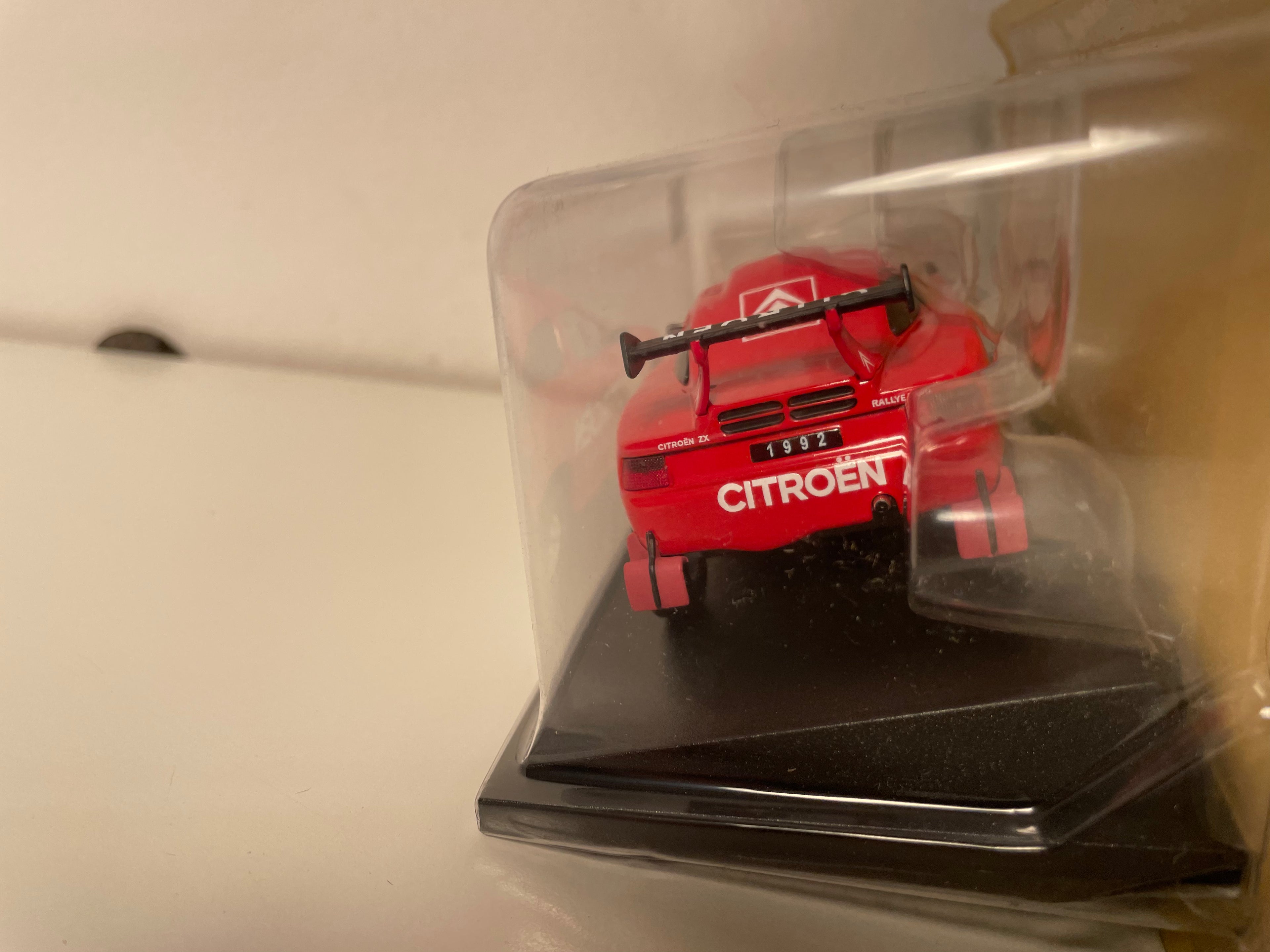 Citroën ZX Rallye Raid rosso del 1992 (in blister)