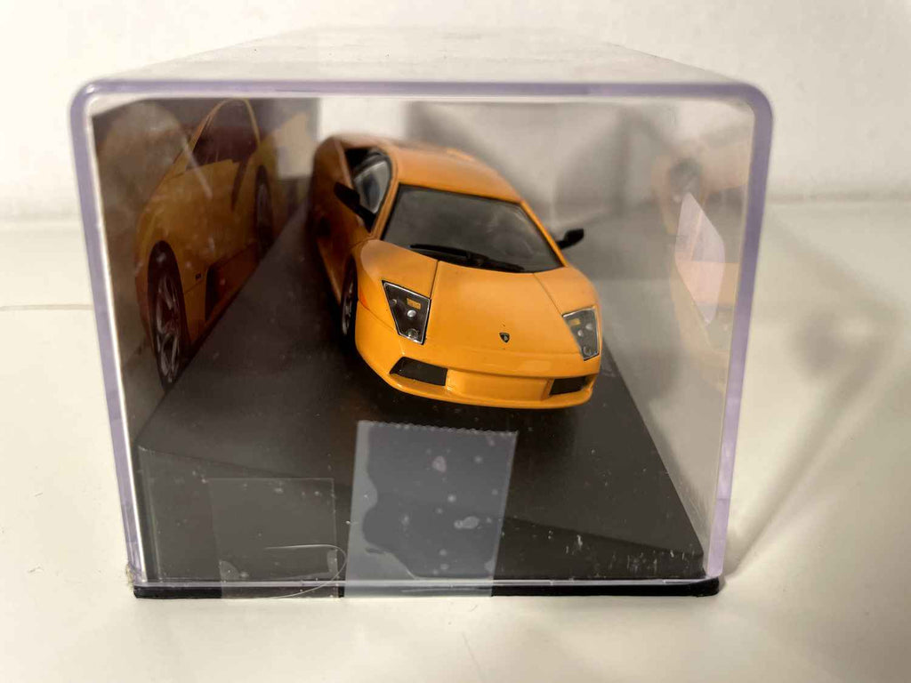 Orange Lamborghini Murciélago vu 2001