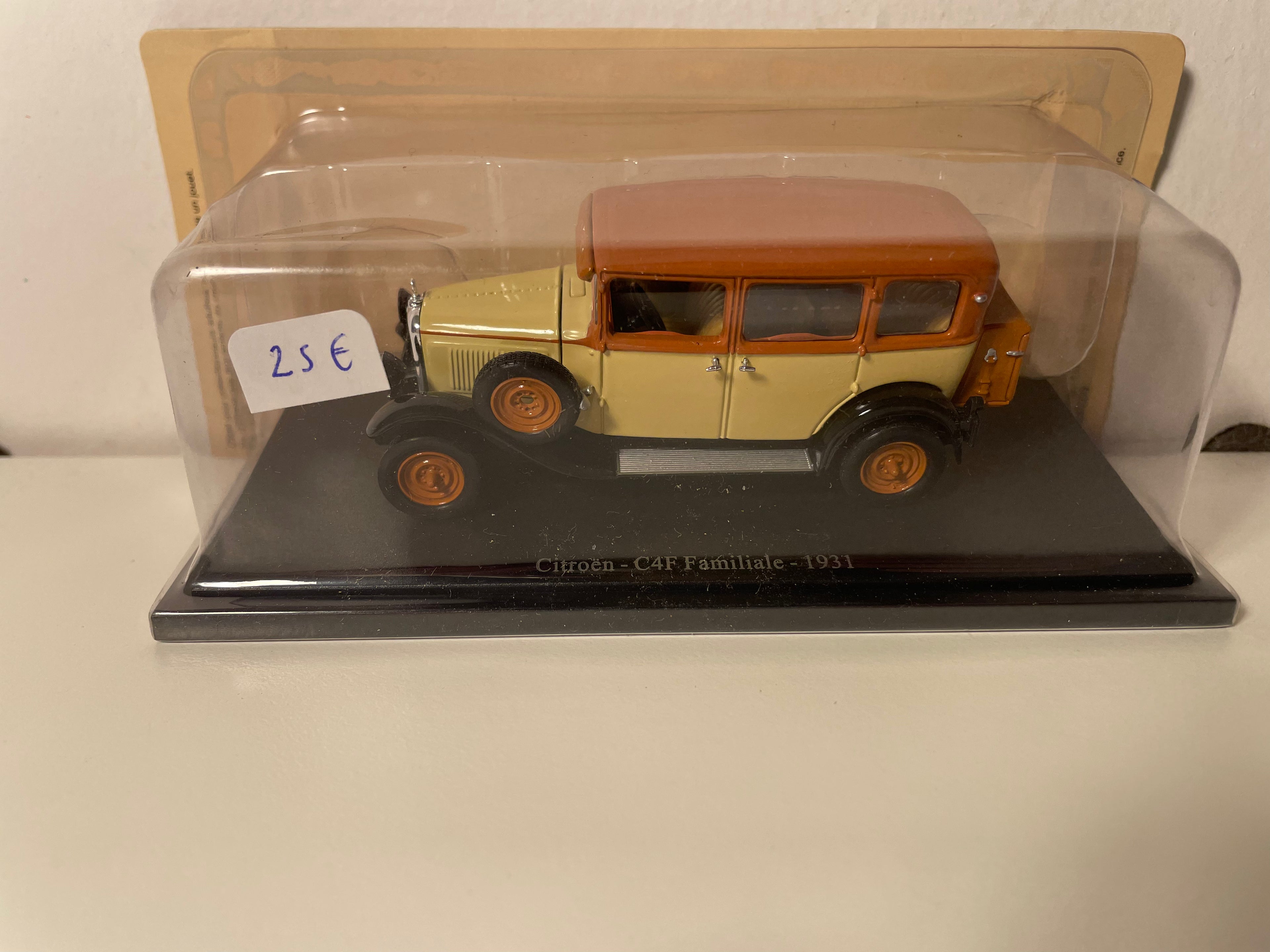 1931 Citroën C4F Familiale (in blisterverpakking)