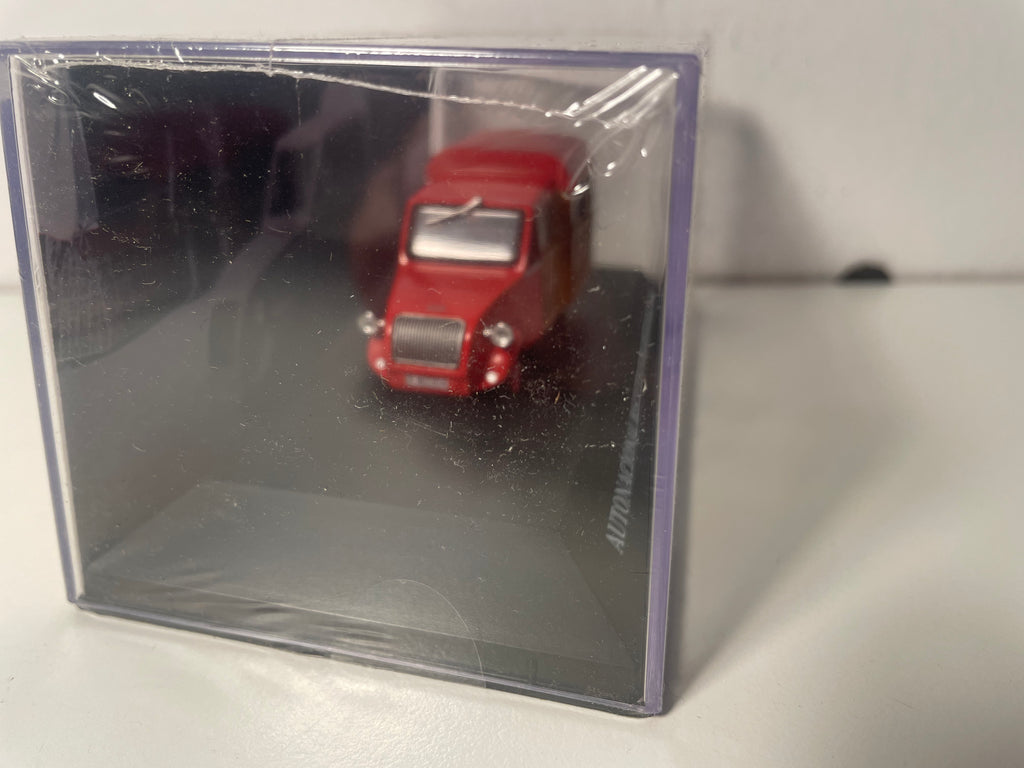 Micro coche de antaño Autonacional Biscuter Furgoneta 200-L marrón y rojo de 1958 - coche español