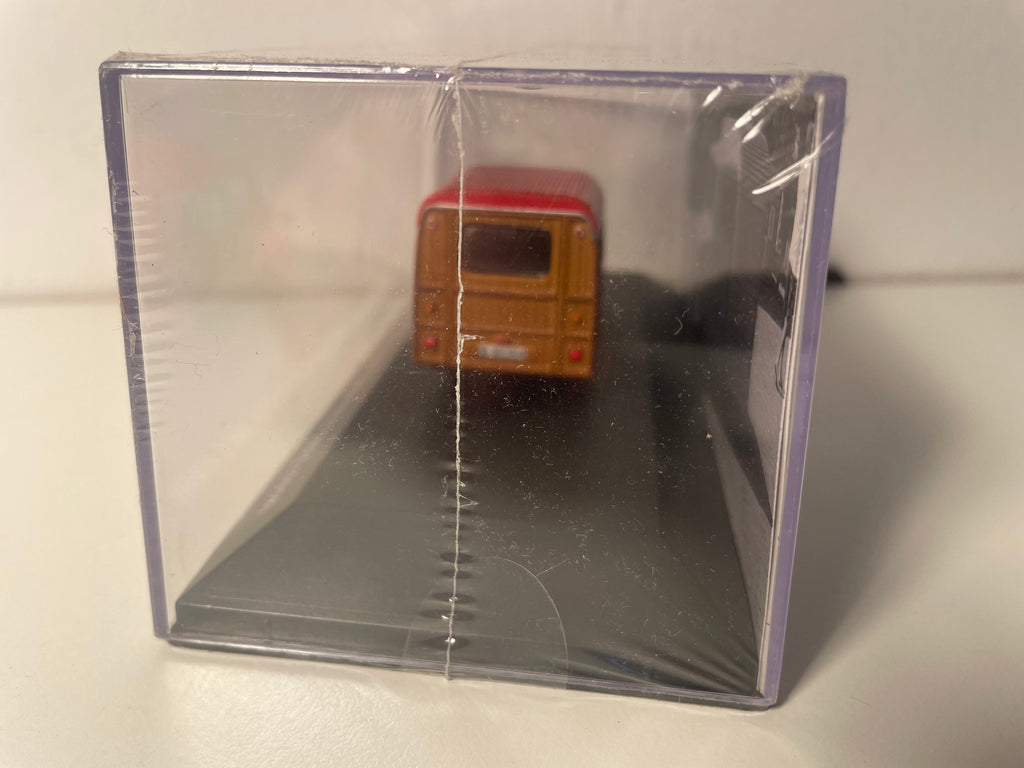 Micro coche de antaño Autonacional Biscuter Furgoneta 200-L marrón y rojo de 1958 - coche español