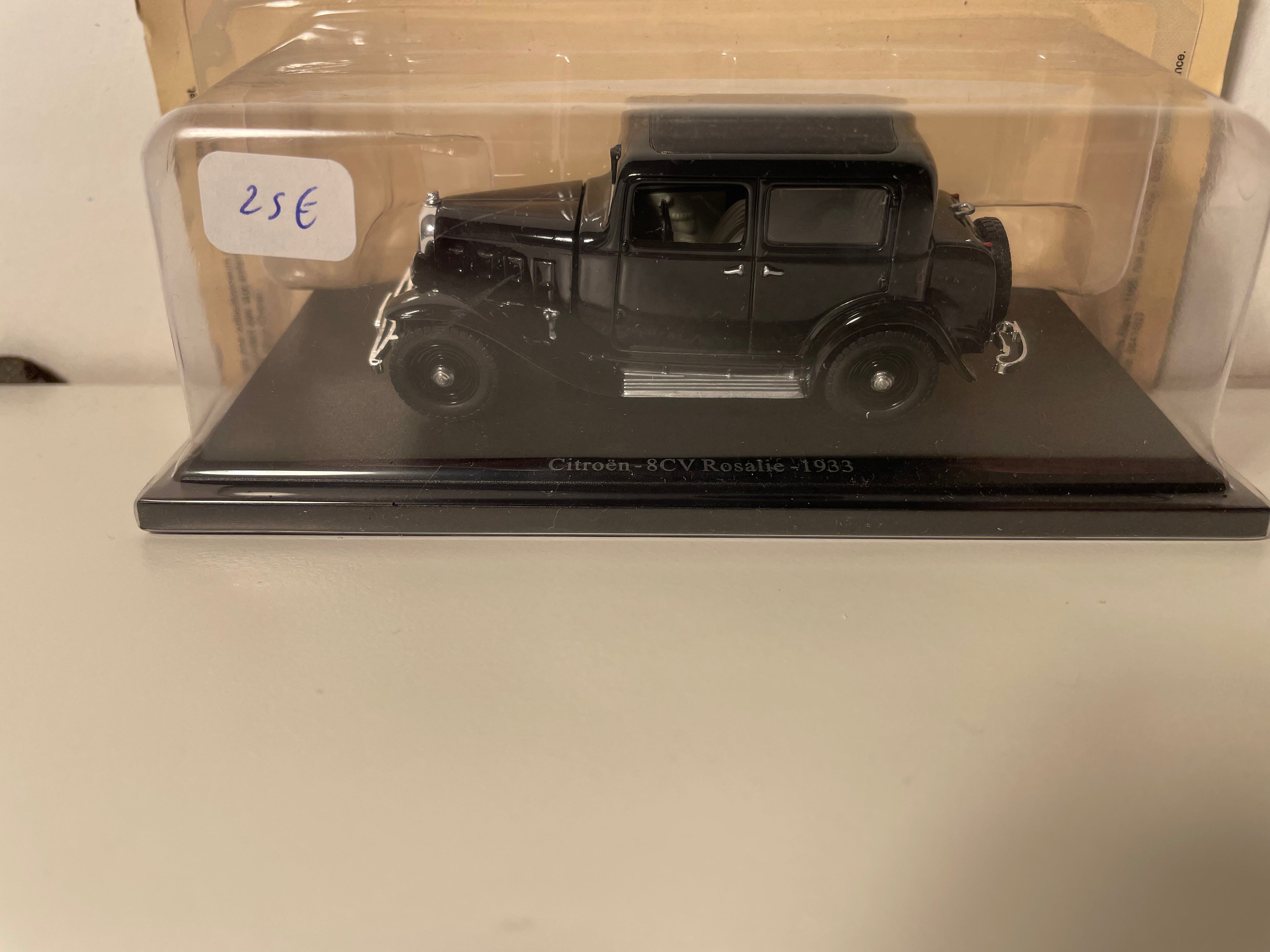 Zwarte Citroën 8CV Rosalie uit 1933 (in blisterverpakking)