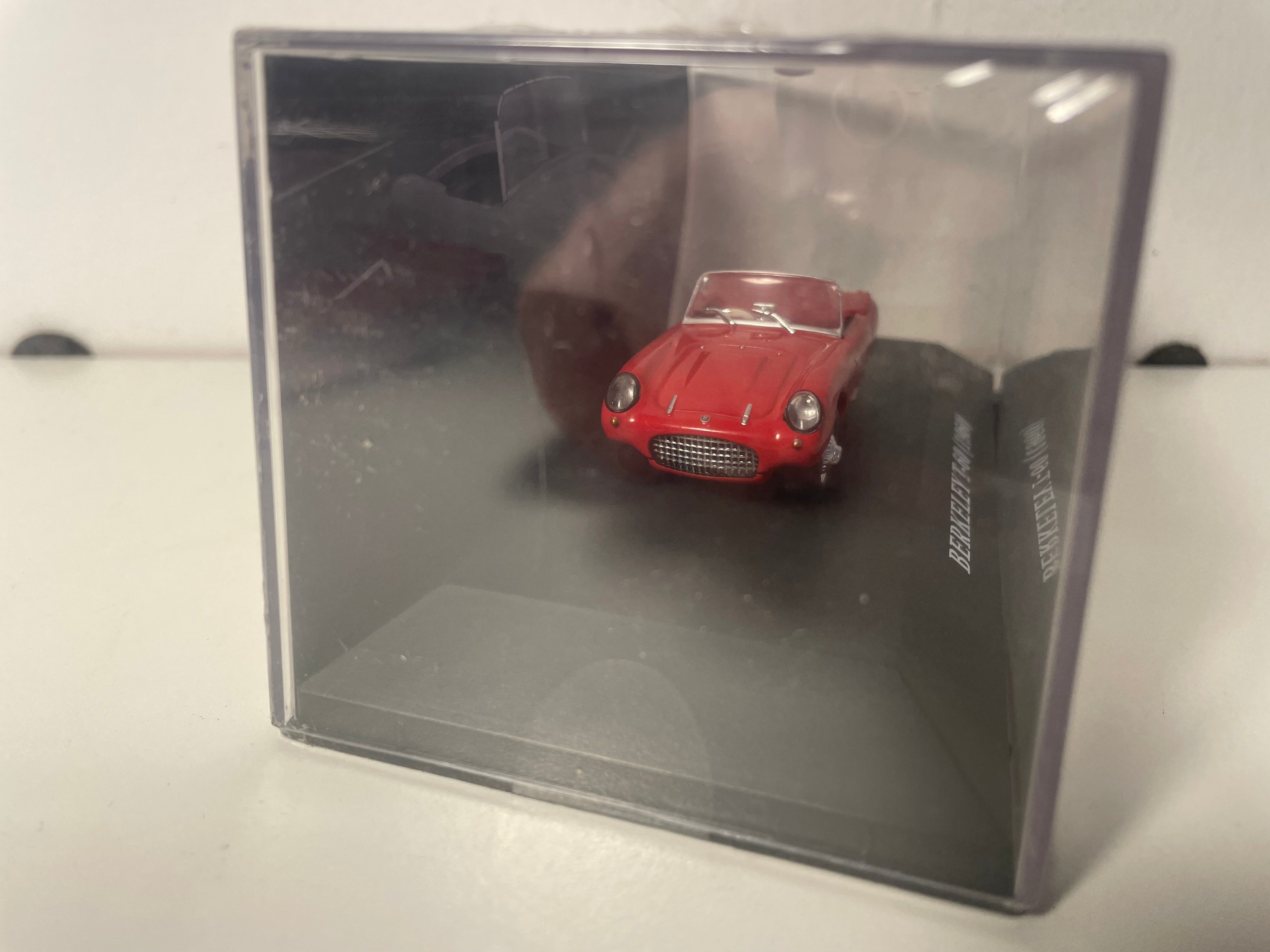 Carro Micro Berkeley T-60 Vermelho de 1960 - Carro Inglês