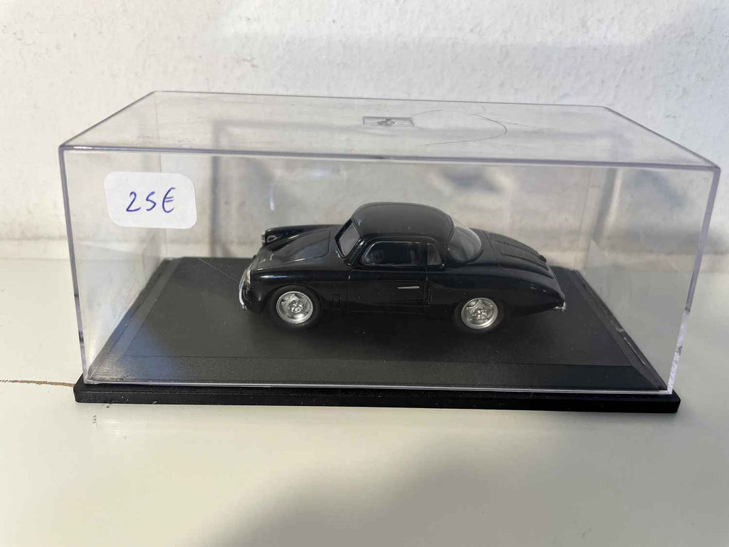 Schwaarz Renault 4 CV Coupé aus 1953 Vernet - Pairard (Paradcar Referenz 145)