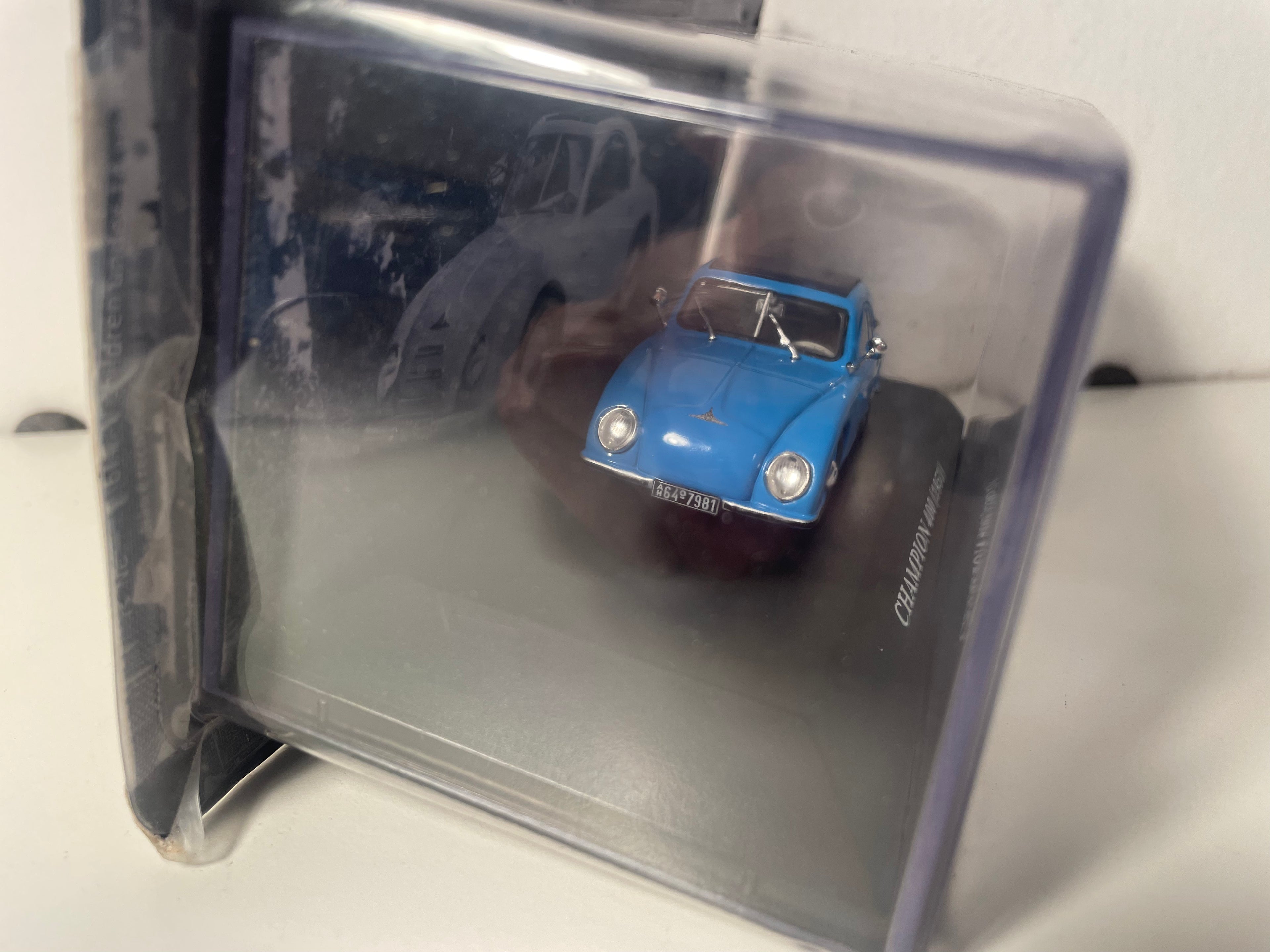 Mikroauto Champion 400 an azul aus 1951 - däitsche Auto