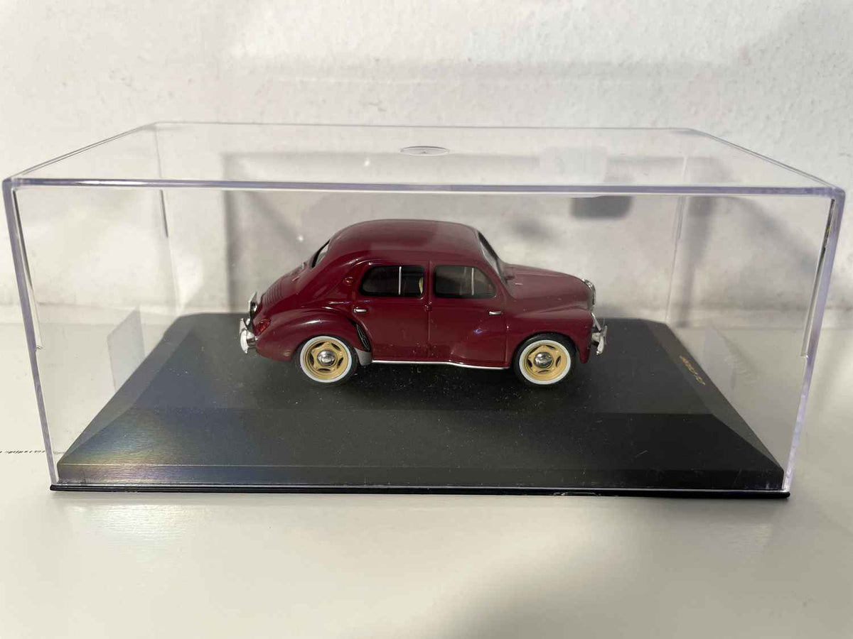 Renault 4 CV Luxe bordeauxrood uit 1951 (IXO)