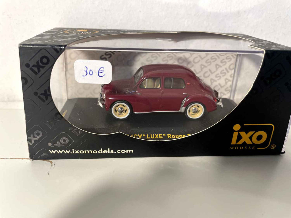 Renault 4 CV Luxe bordeauxrood uit 1951 (IXO)