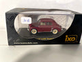 Renault 4 CV Luxe bordeauxrood uit 1951 (IXO)
