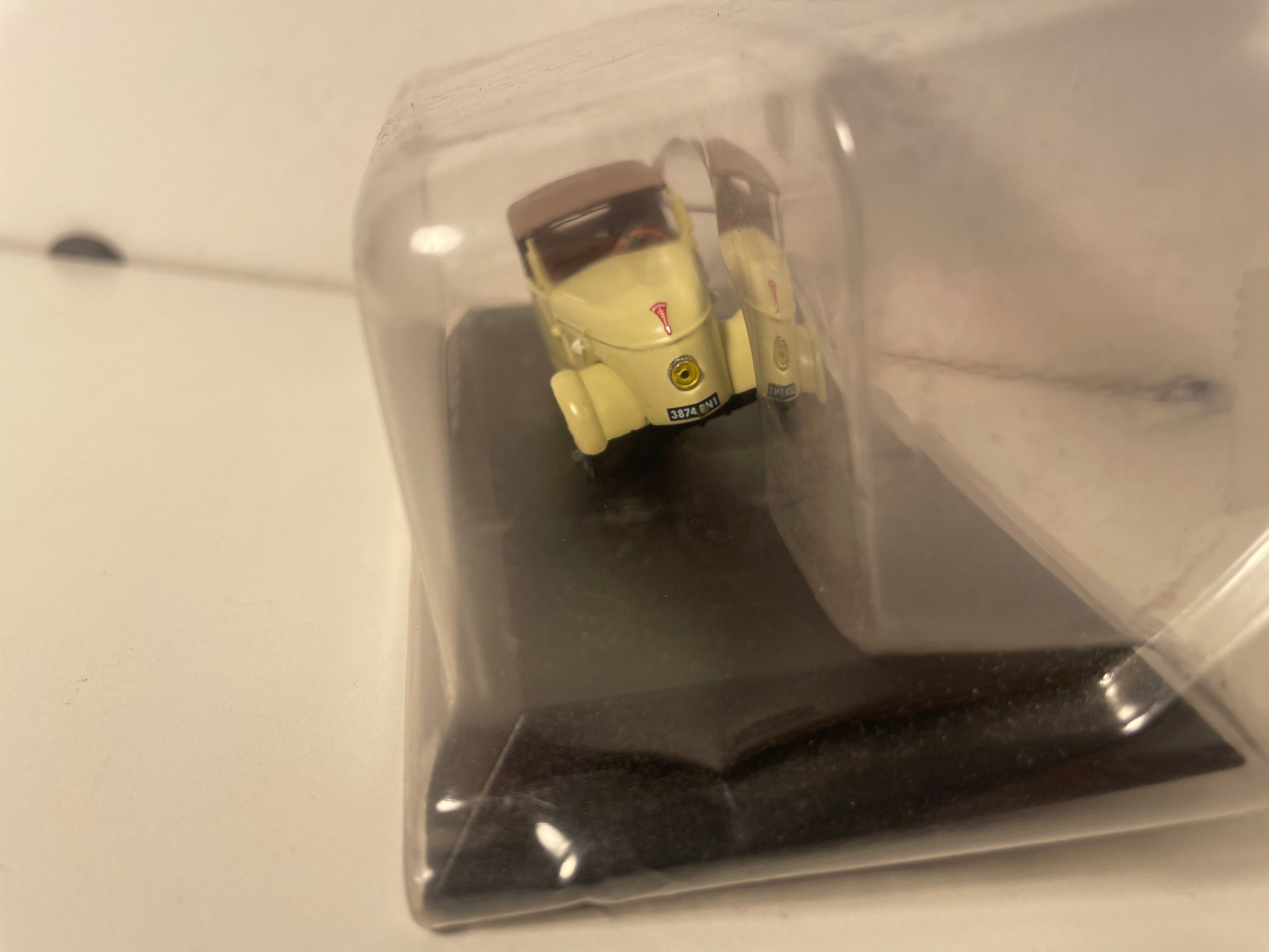 Micro voiture d'antan Peugeot VLV beige de 1941 - voiture française (blister)