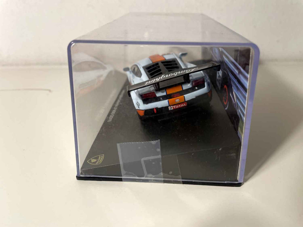 Lamborghini Gallardo LP 600 niebieska, pomarańczowa i czarna z 2011 roku