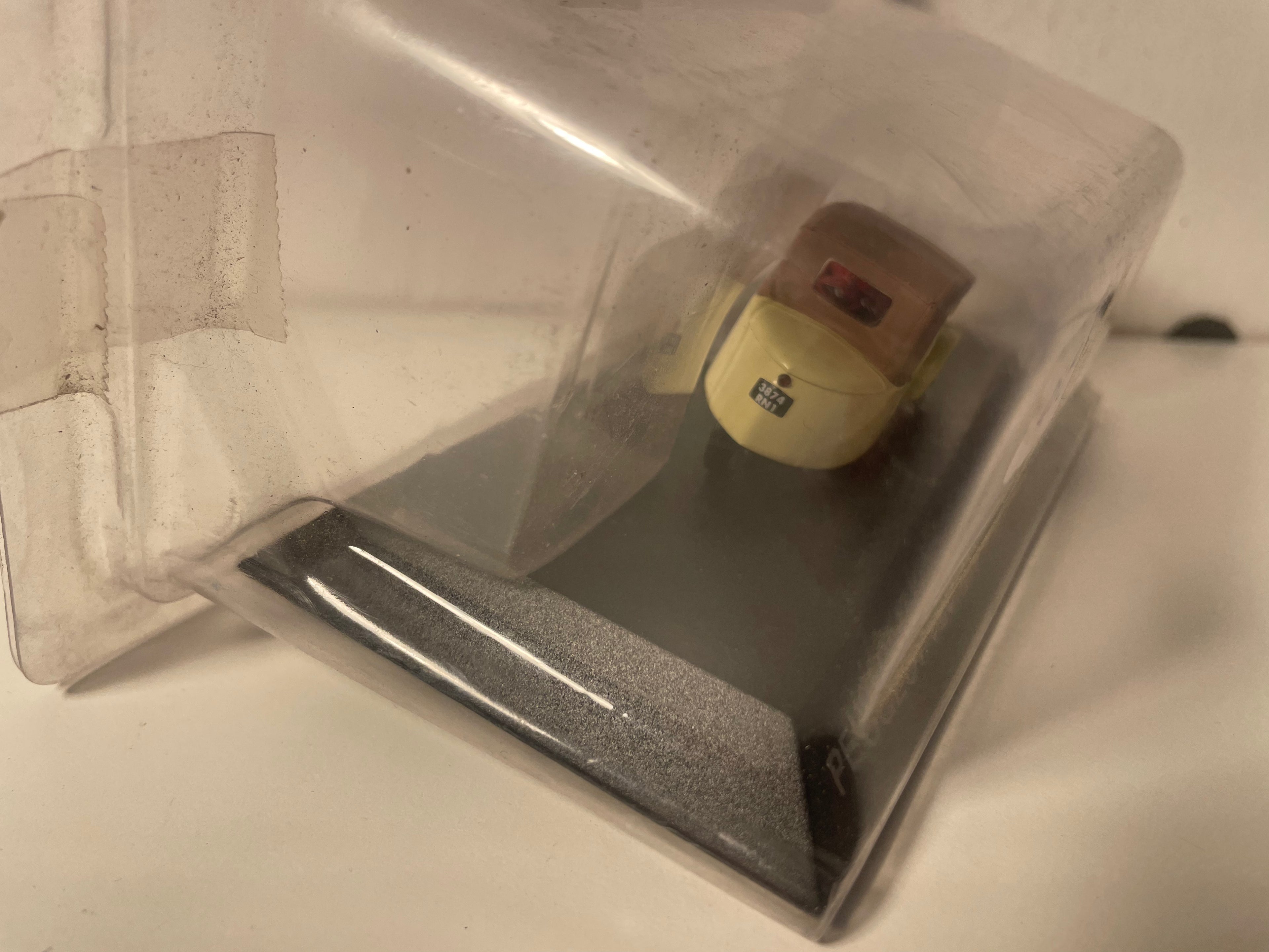 Micro voiture d'antan Peugeot VLV beige de 1941 - voiture française (blister)
