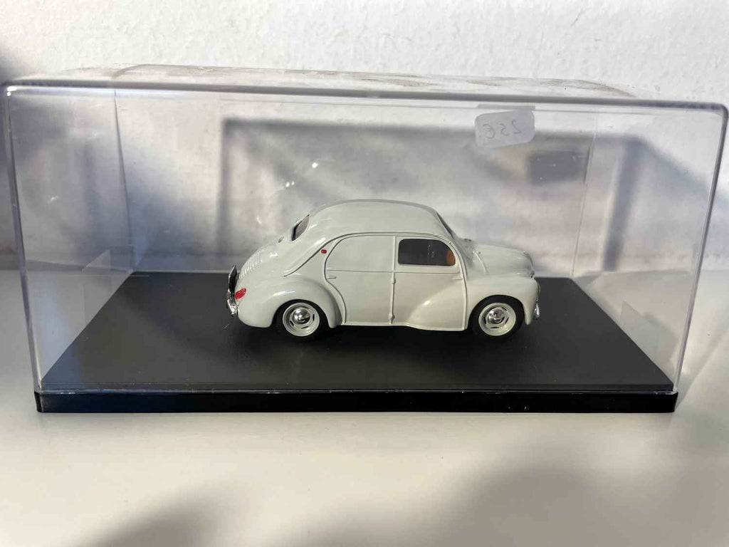 Renault 4 CV grijs plaatwerk (ook al is de basis beige gemarkeerd) ELIGOR