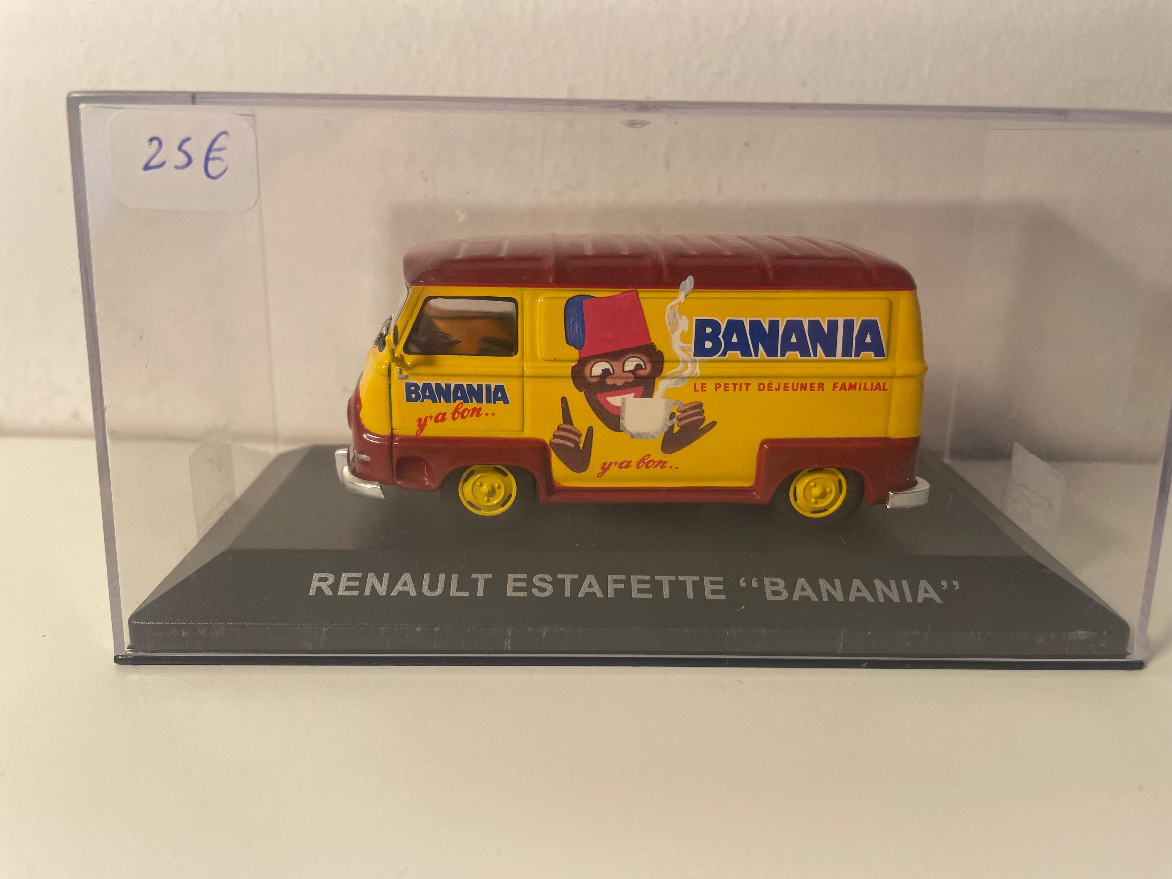 Renault estafette jaune et marron avec publicité BANANIA