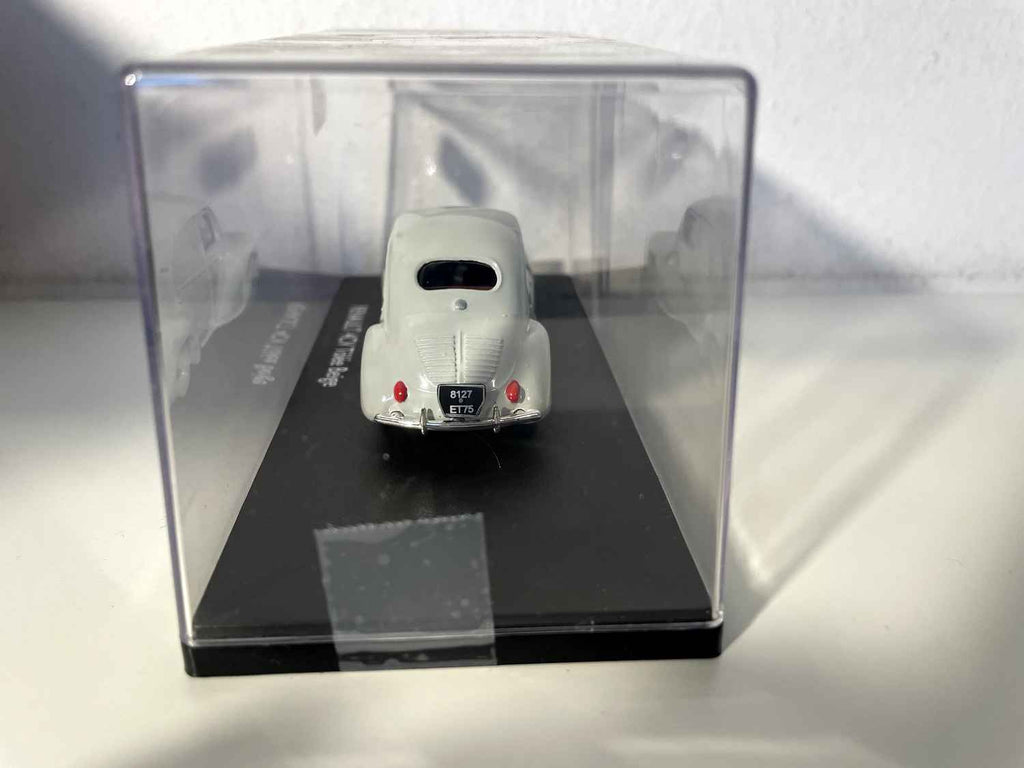 Renault 4 CV grijs plaatwerk (ook al is de basis beige gemarkeerd) ELIGOR