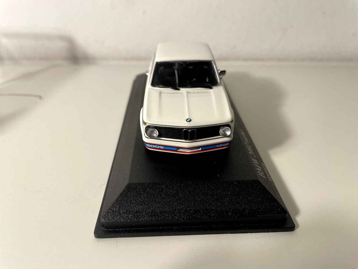 BMW 2002 turbo blanche de 1974 - Minichamps
