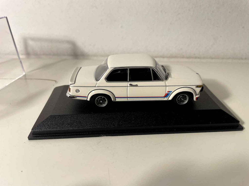 BMW 2002 turbo blanche de 1974 - Minichamps