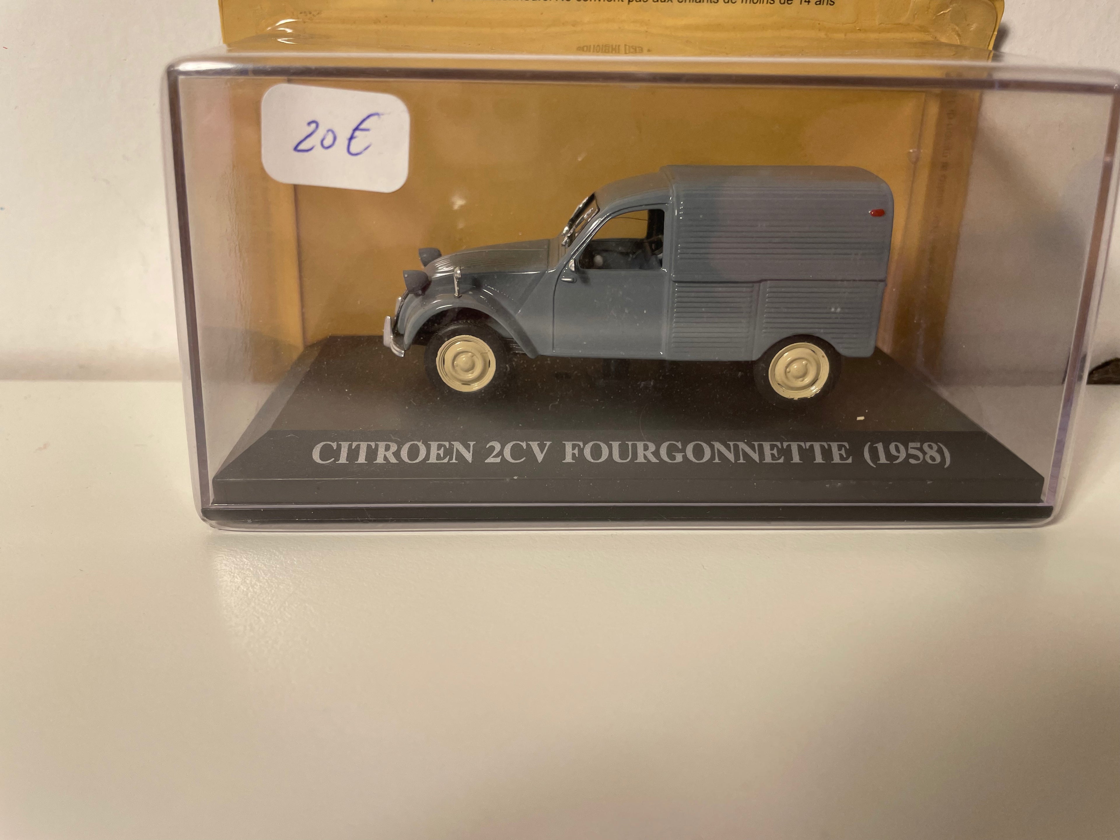 Groe Citroën 2 CV Van vun 1958
