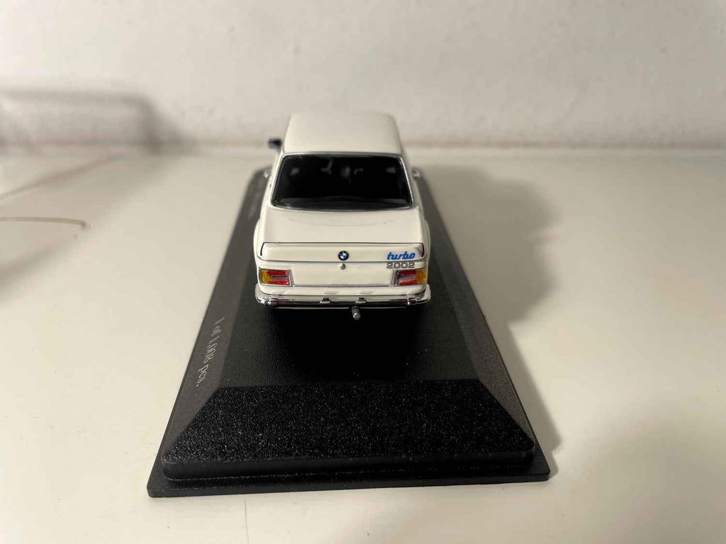 BMW 2002 turbo blanche de 1974 - Minichamps