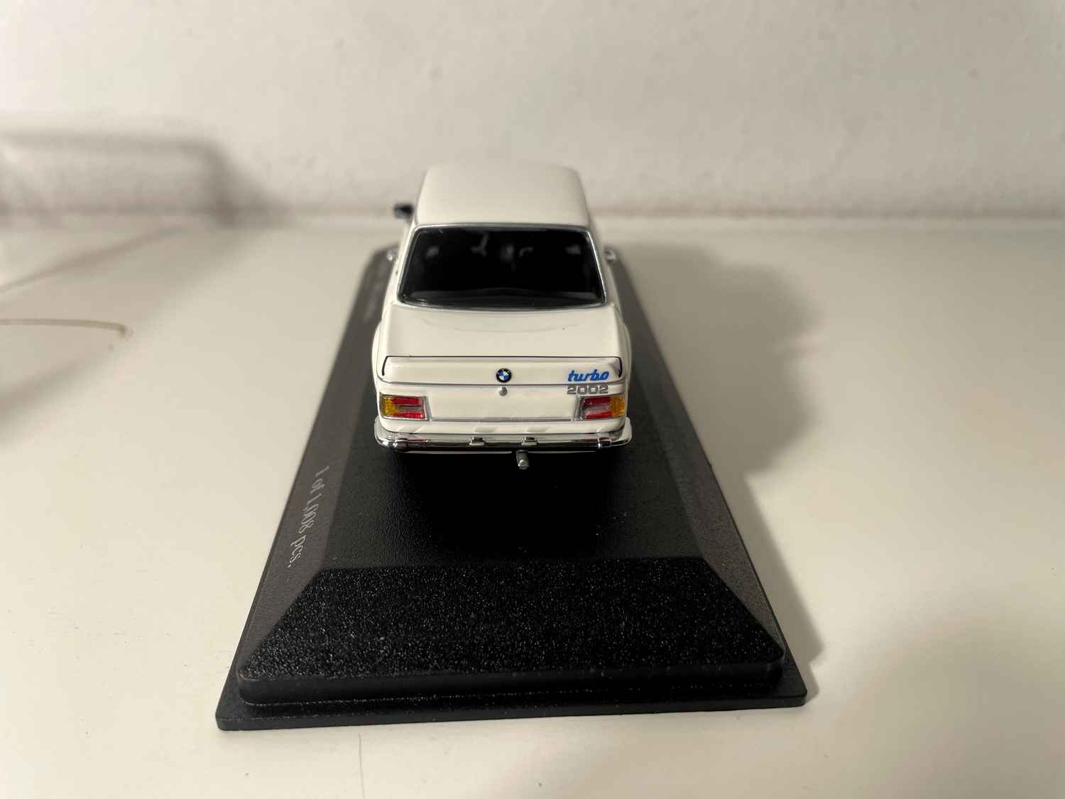 BMW 2002 turbo blanche de 1974 - Minichamps