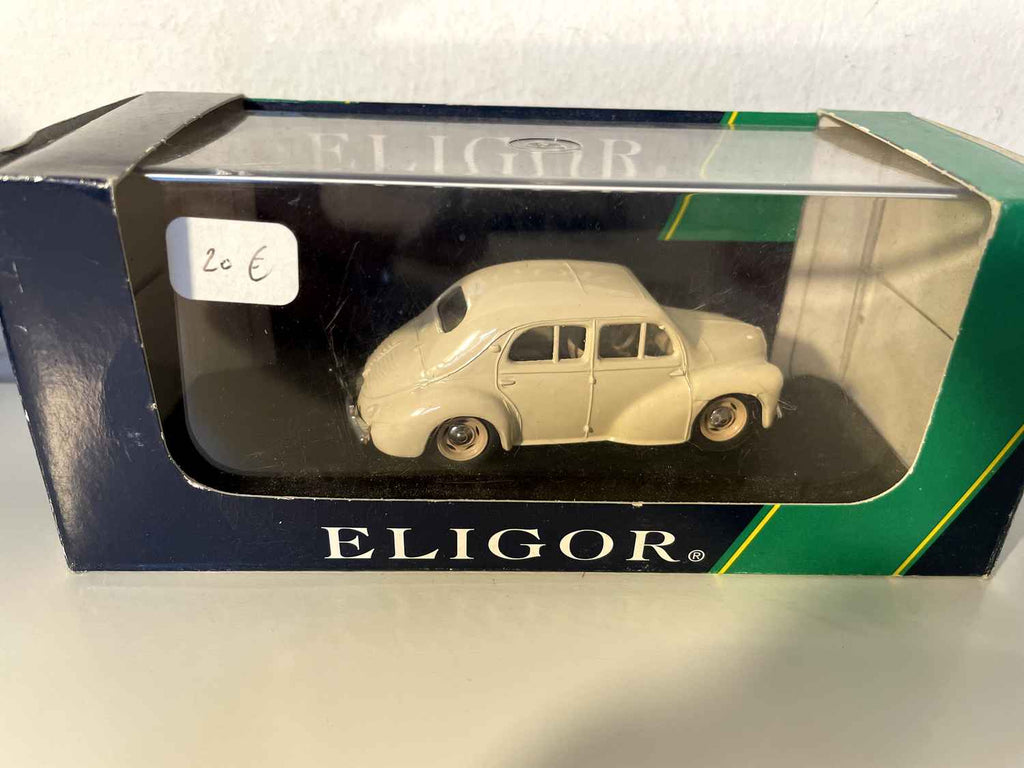Renault 4 CV beige vitrée (Eligor référence 100611)