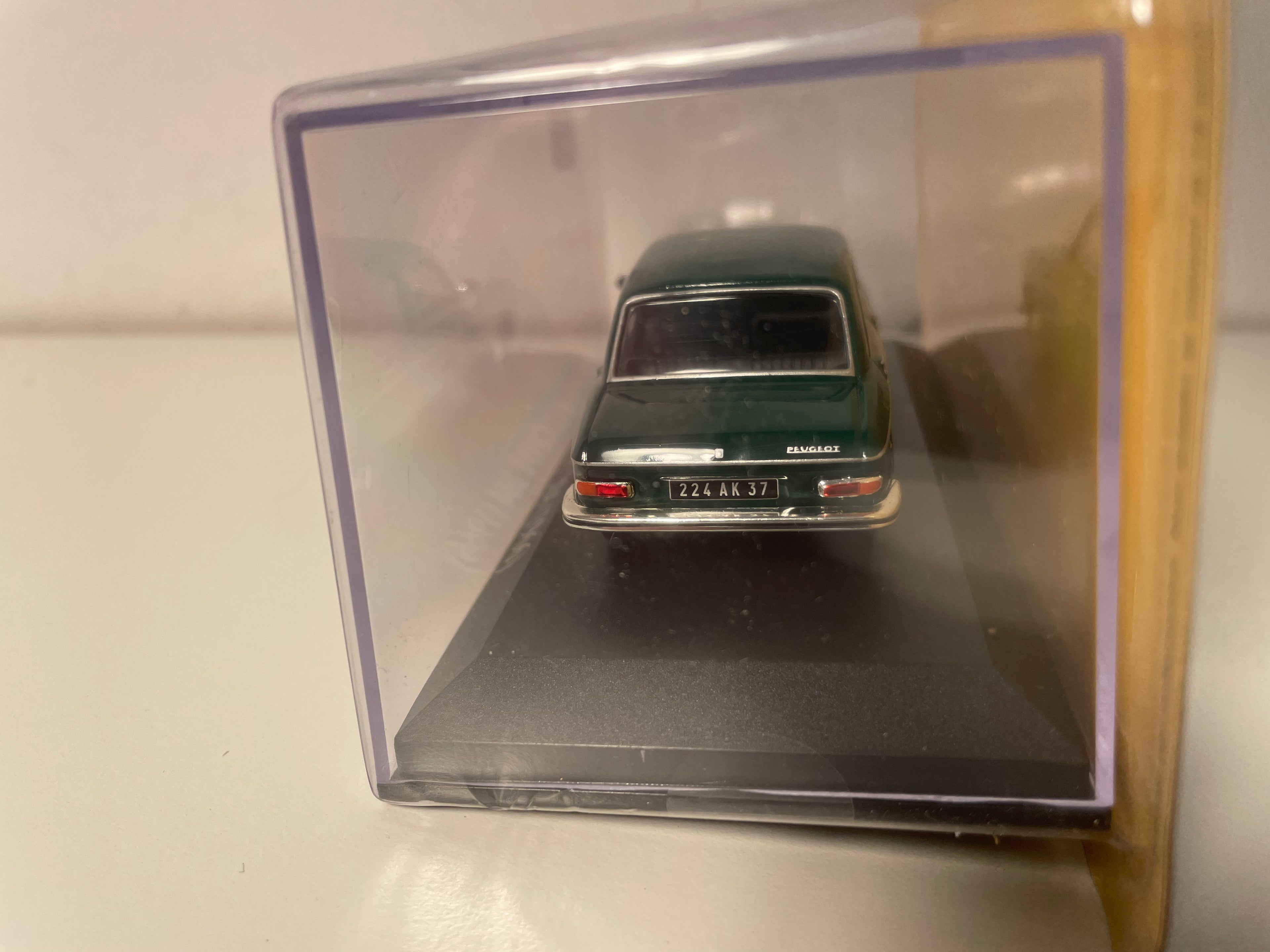 Peugeot 204 verte de 1966