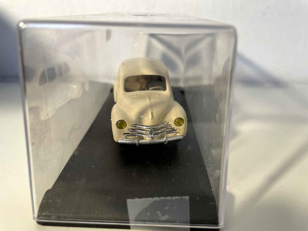 Renault 4 CV beige vitrée (Eligor référence 100611)