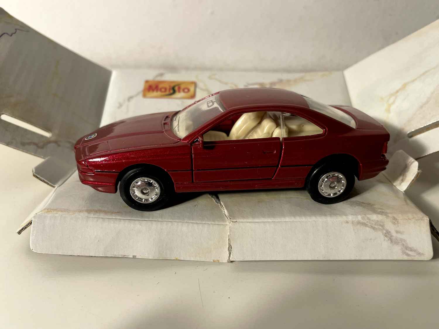 BMW 850I rosso scuro - bordeaux - MAISTO