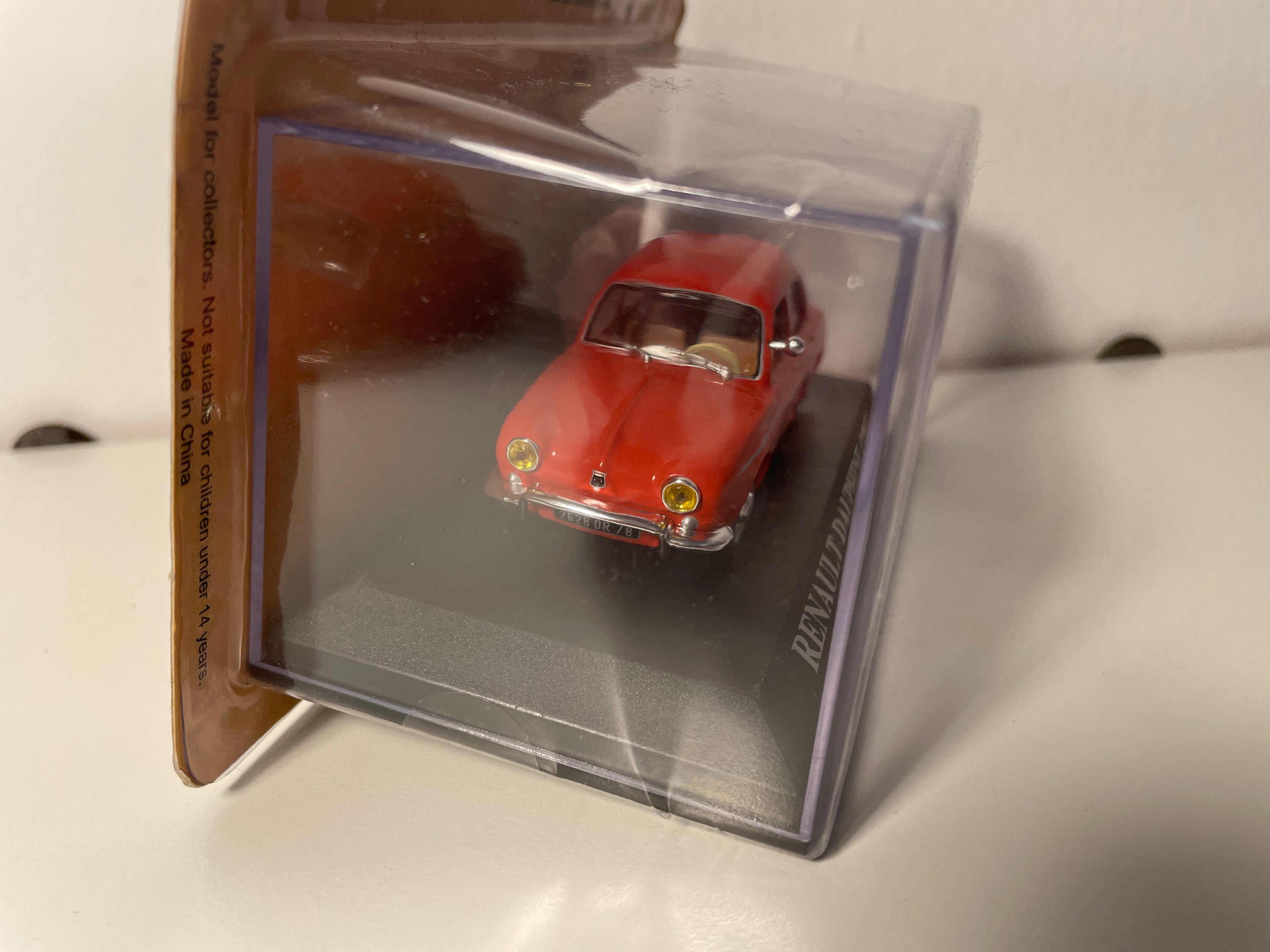Renault Dauphine rojo/naranja de 1961