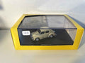 Renault 4 CV beige (Renault bak in rechthoekige bak)
