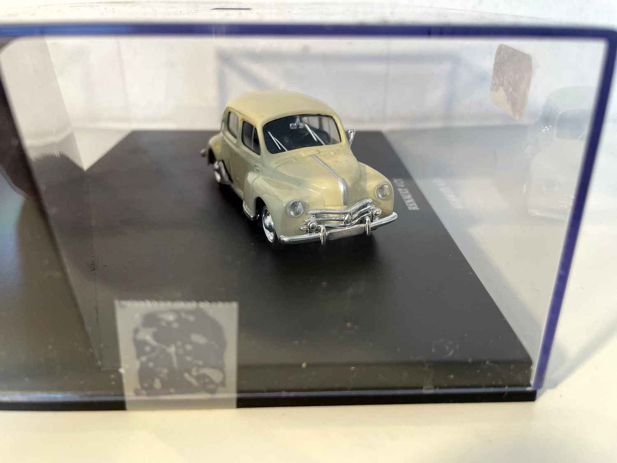 Renault 4 CV beige (Renault Këscht an rechteckeger Këscht)