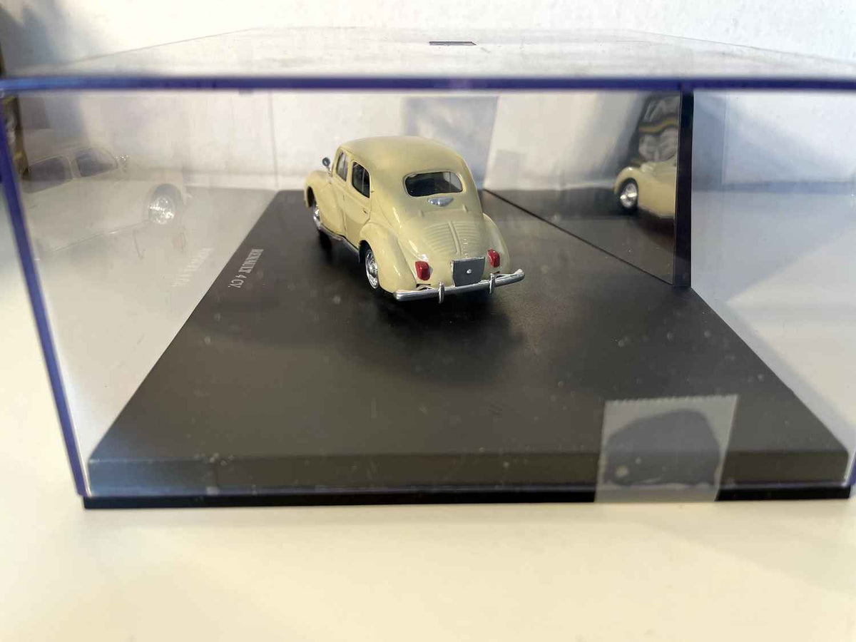 Renault 4 CV beige (Renault Këscht an rechteckeger Këscht)