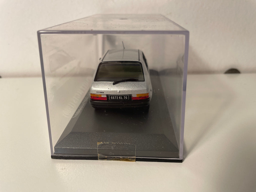 1980 grey Renault 14 GTS