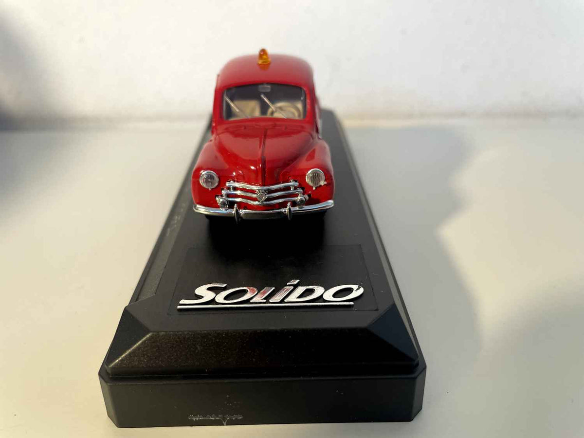 Renault 4 CV rout FIRE BRAKE vun 1954 (Solido Referenz 4824)