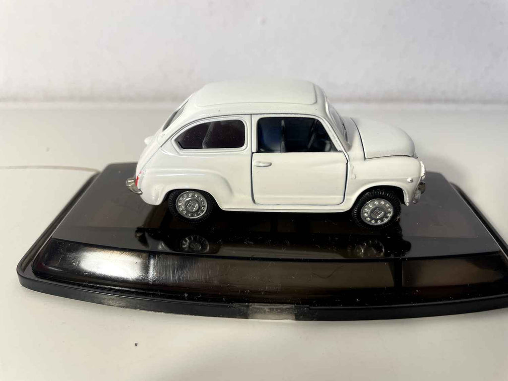 Seat 600 weiß - PILEN