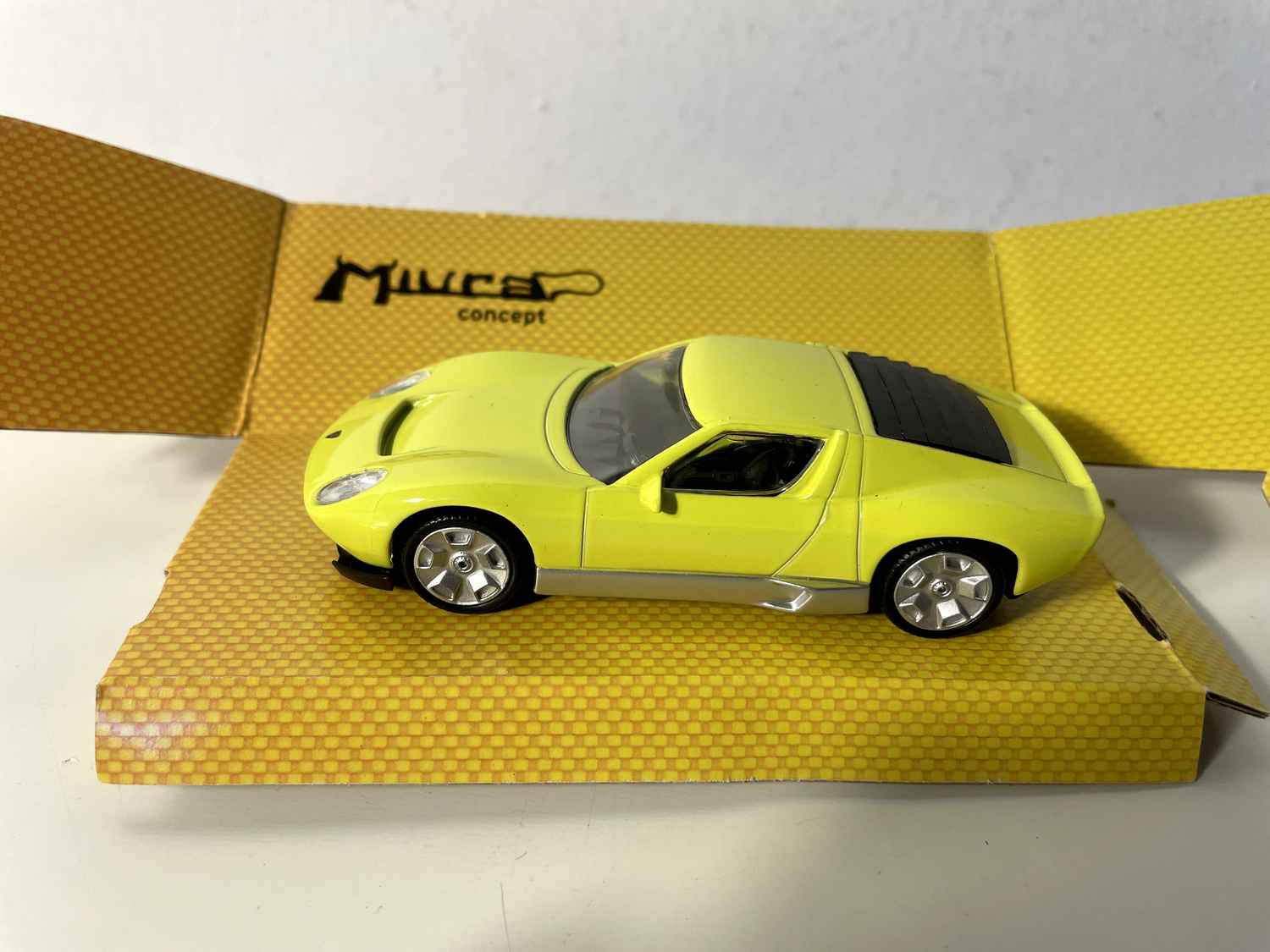 Yellow Lamborghini Miura - Mondo Motors