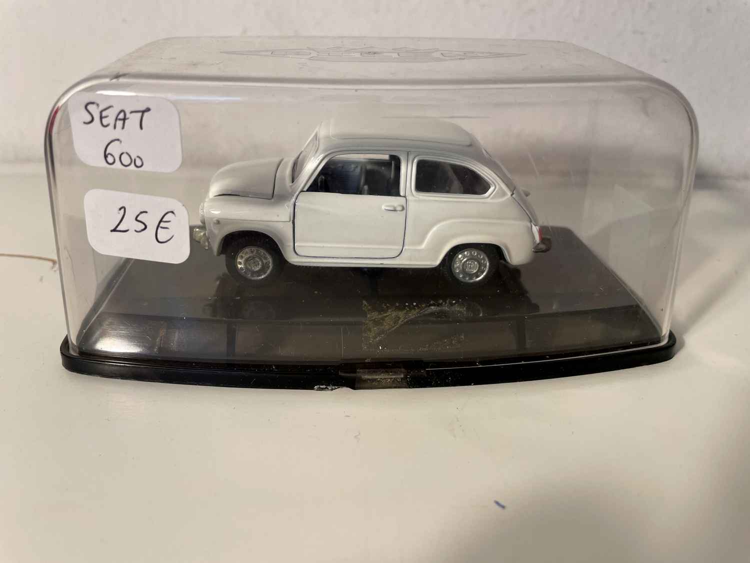 Seat 600 blanche - PILEN