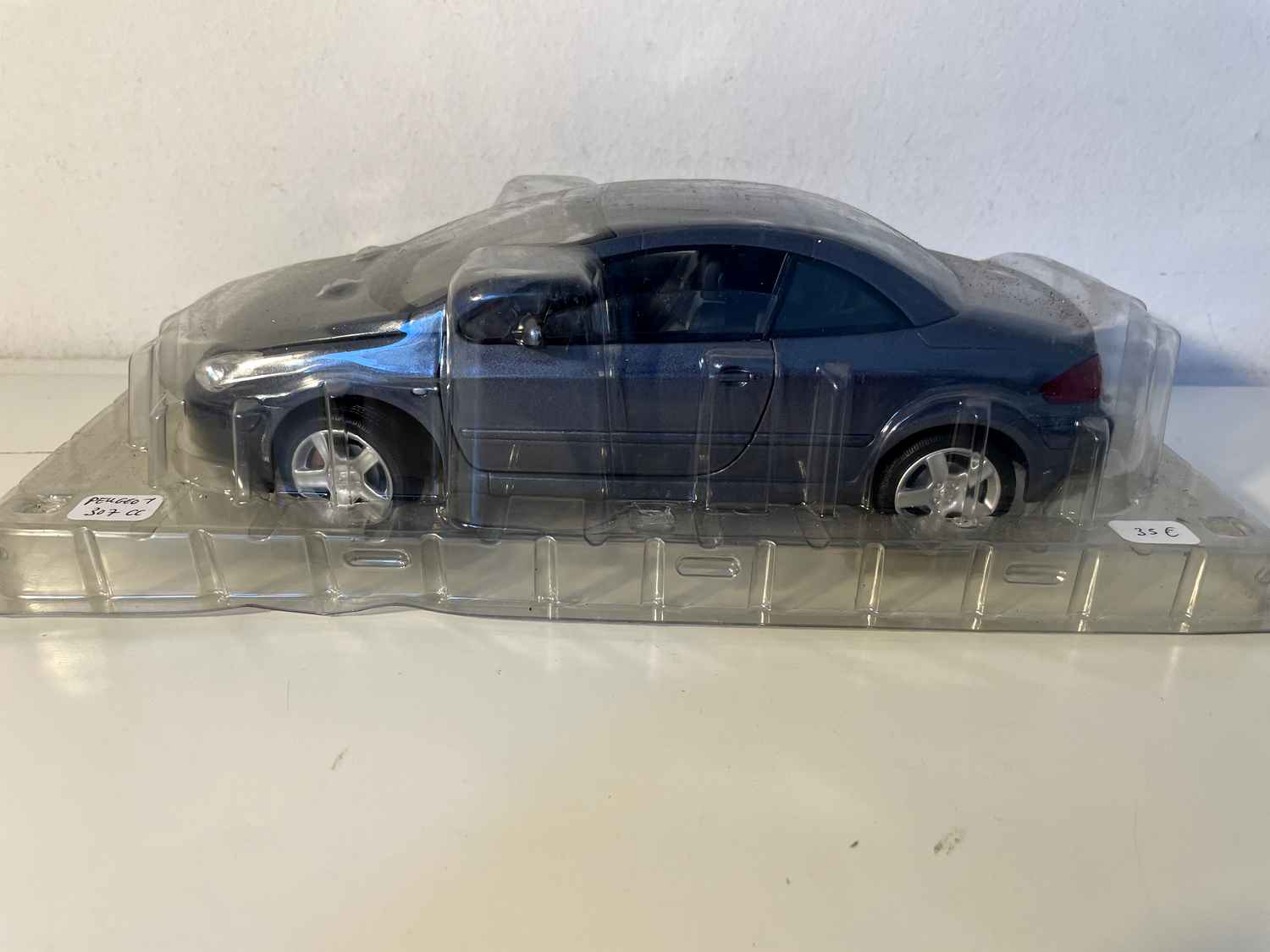 Peugeot 307 CC bleue grisée? (Solido échelle 1/18ème)