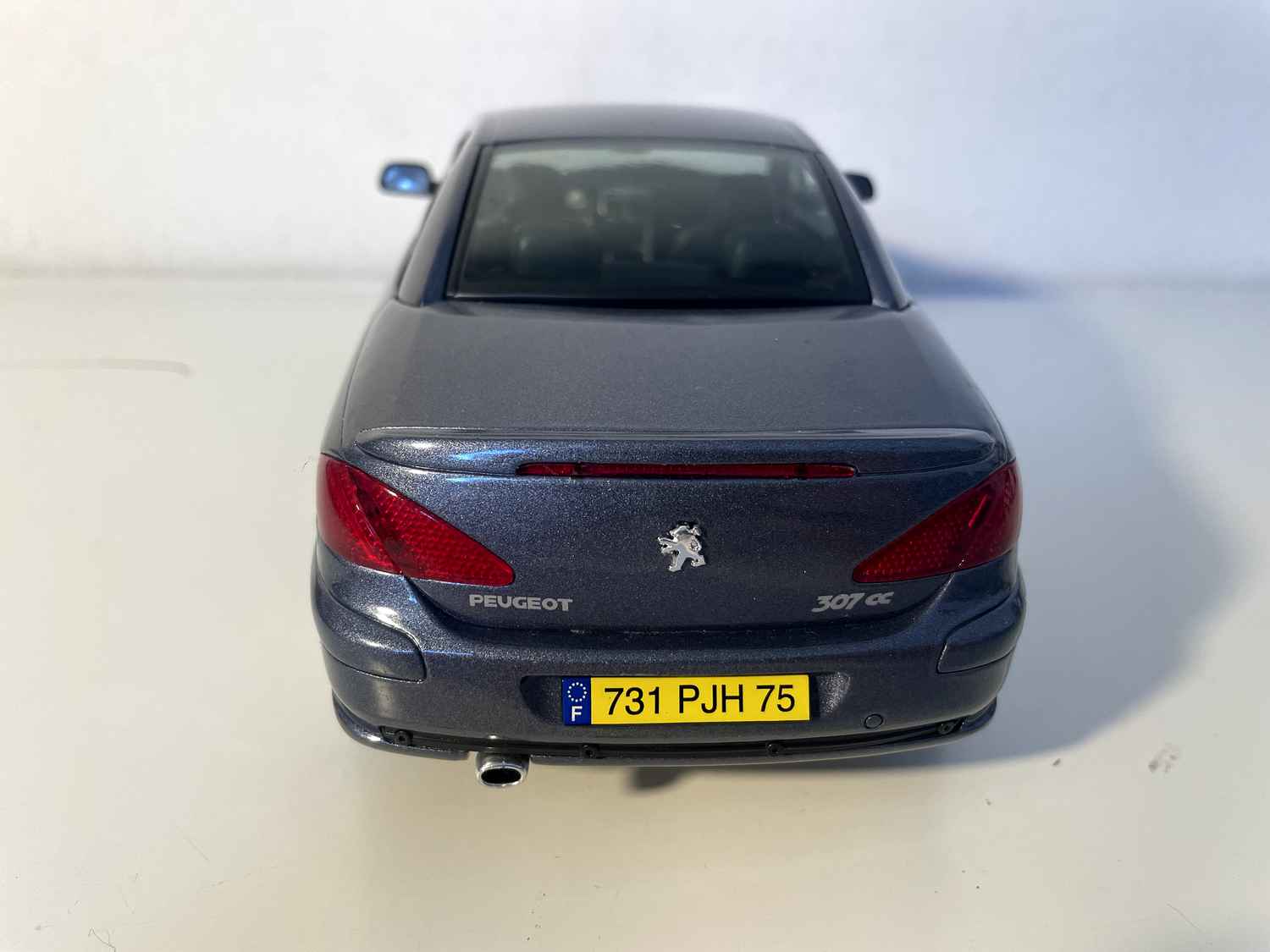 Peugeot 307 CC bleue grisée? (Solido échelle 1/18ème)