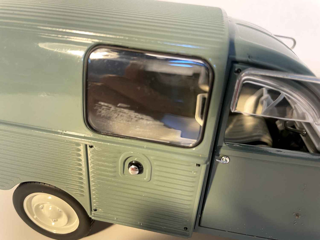 Citroën 2 CV AK350 Grau (Solido Scale 1/18.)