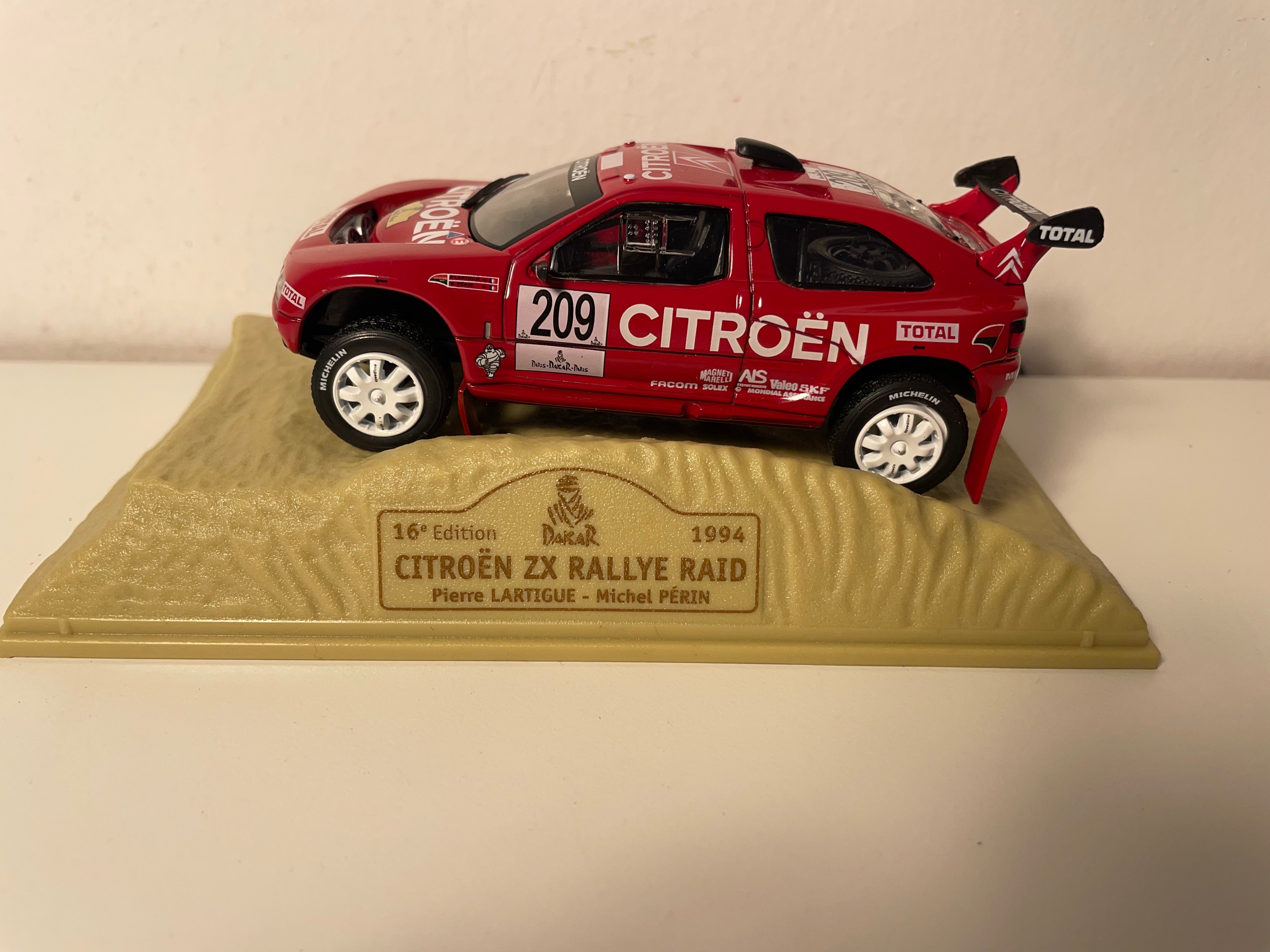 Citroën ZX Rallye raid rouge numéro 209 - Paris-Dakar 1994 (16ème édition)