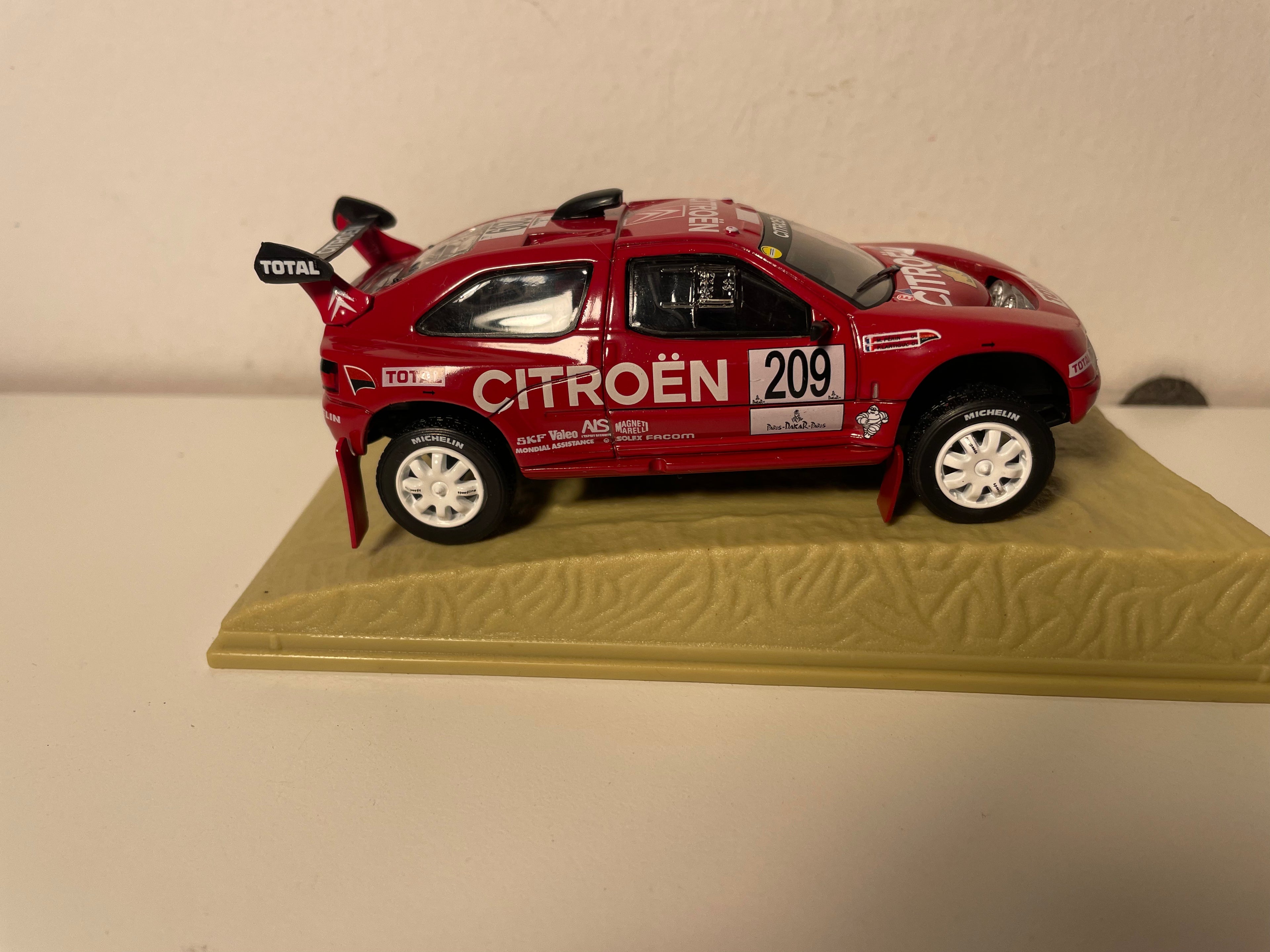 Citroën ZX Rallye raid rouge numéro 209 - Paris-Dakar 1994 (16ème édition)