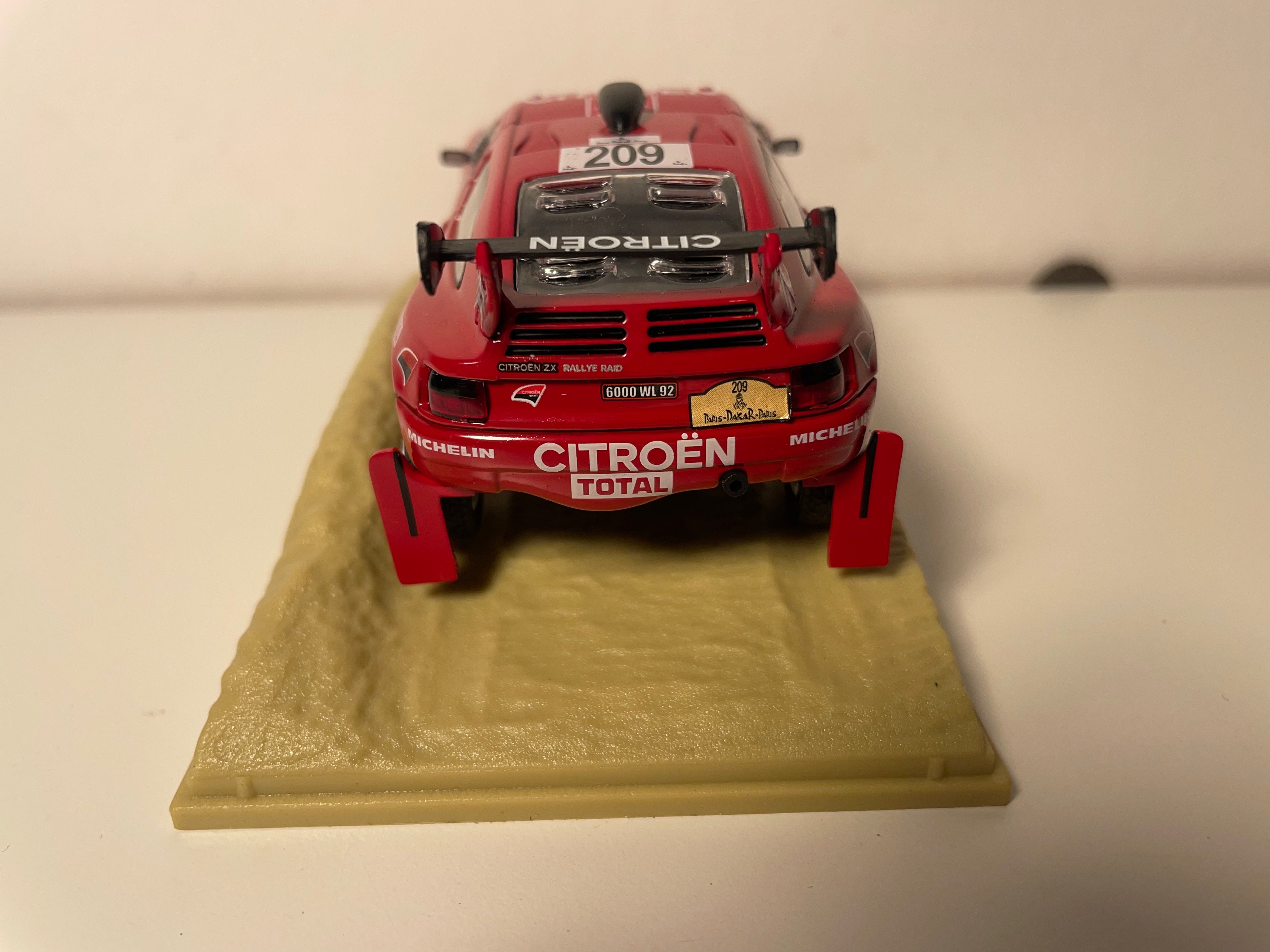 Citroën ZX Rallye raid rouge numéro 209 - Paris-Dakar 1994 (16ème édition)