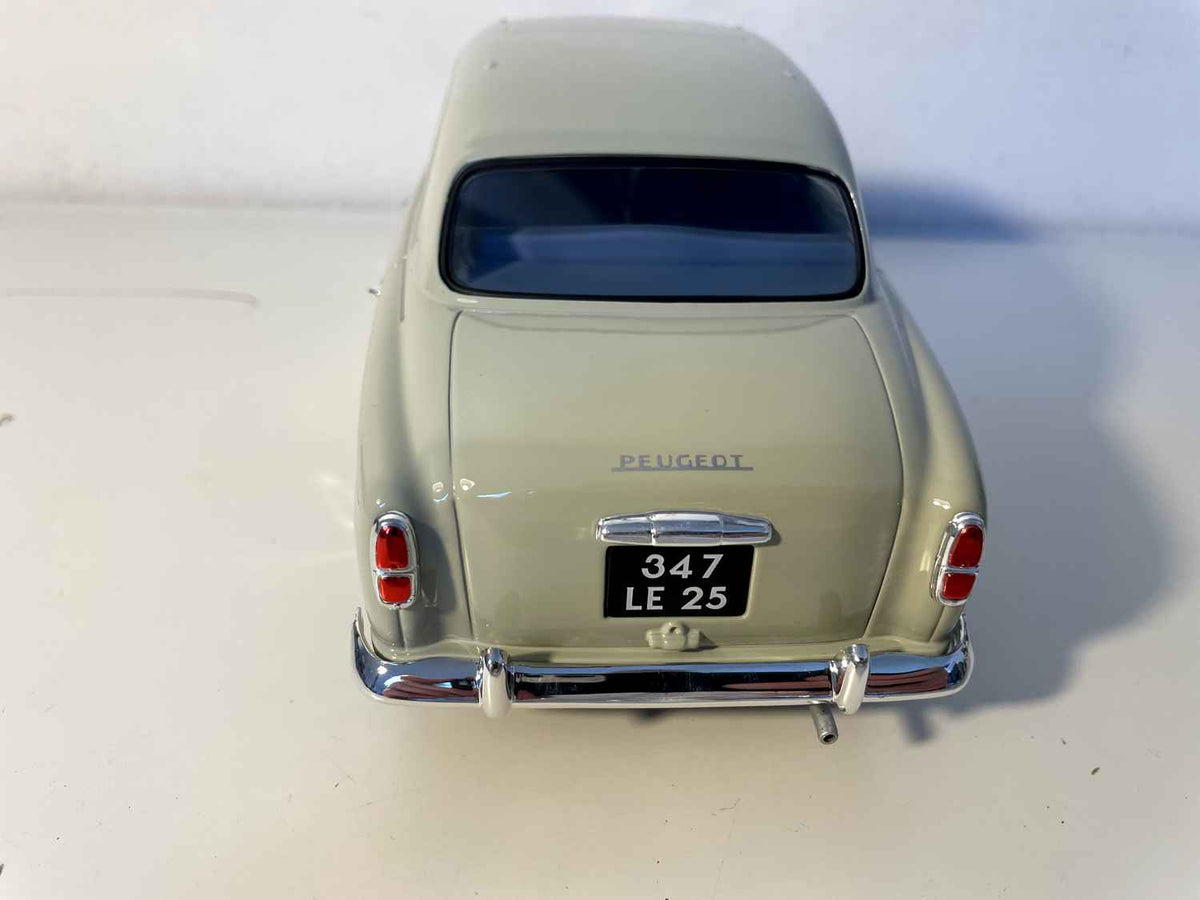 Peugeot 403 Luxusgrou Sedan aus 1954 (Solido Skala 1/18)