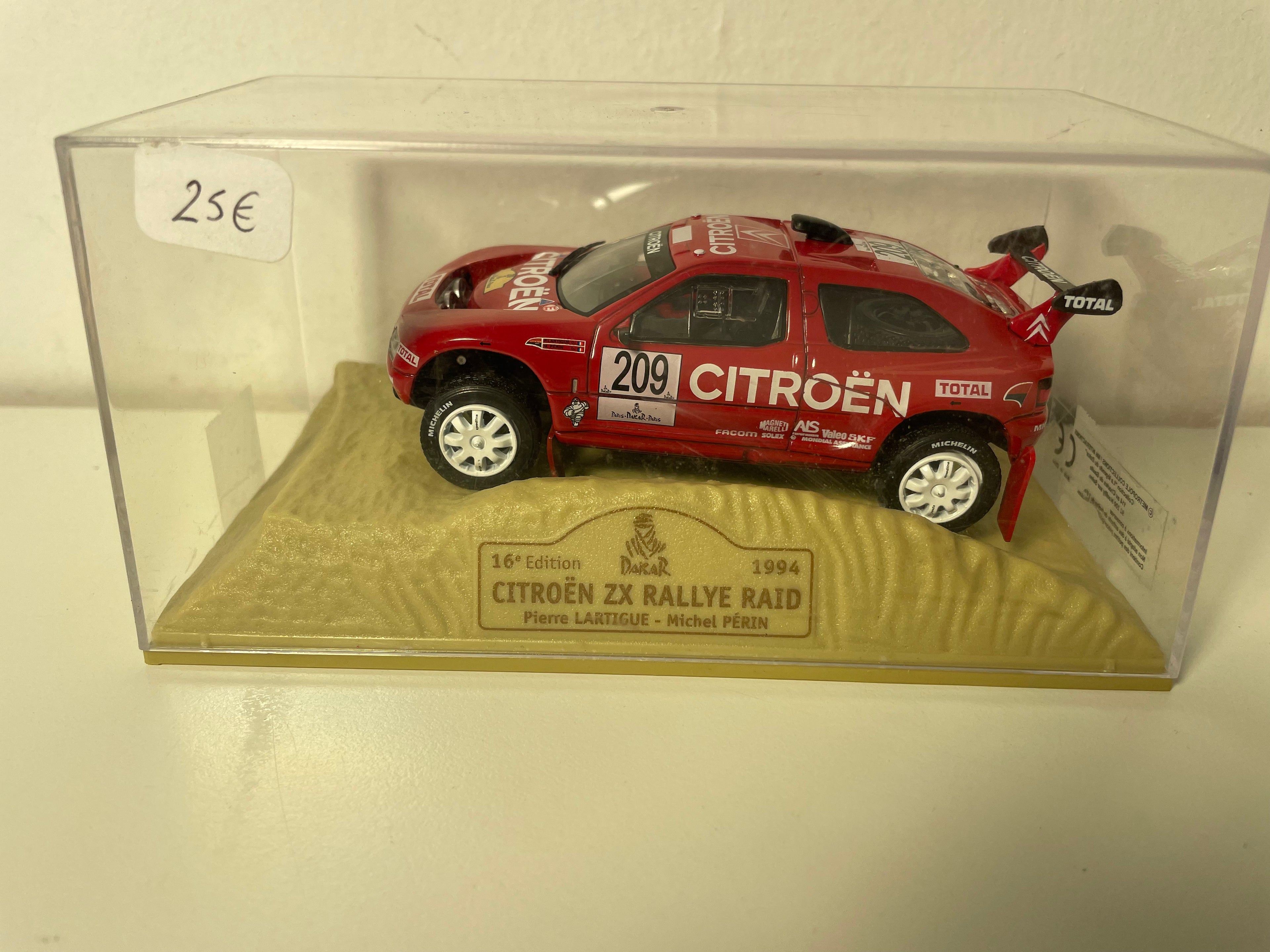 Citroën ZX Rallye raid rouge numéro 209 - Paris-Dakar 1994 (16ème édition)